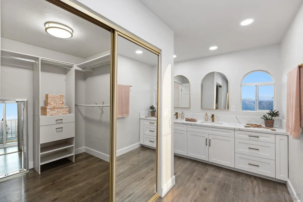 https://cdn.realtyfeed.com/cdn/127/250023142/ef39ff6427f9501e9acc01d3e4625eee.webp