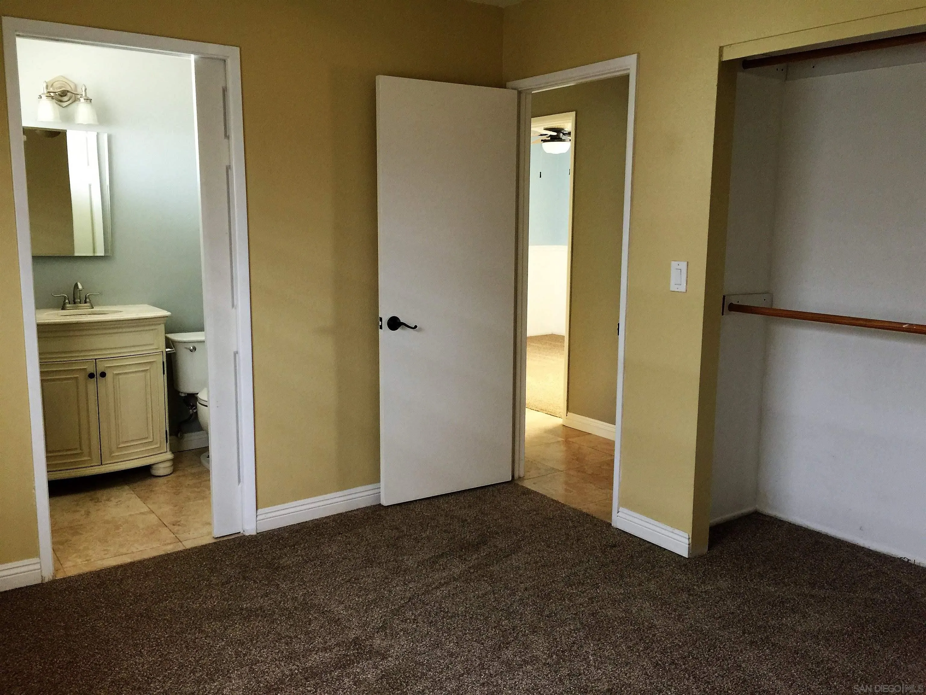 https://cdn.realtyfeed.com/cdn/127/250023148/2c8d87f46d56d4606c8a652291eaea9b.webp