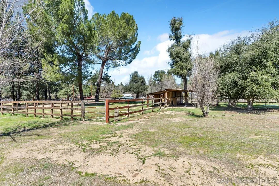 https://cdn.realtyfeed.com/cdn/127/250023200/45073348b70ccbb4f353c8c20b2f708c.webp