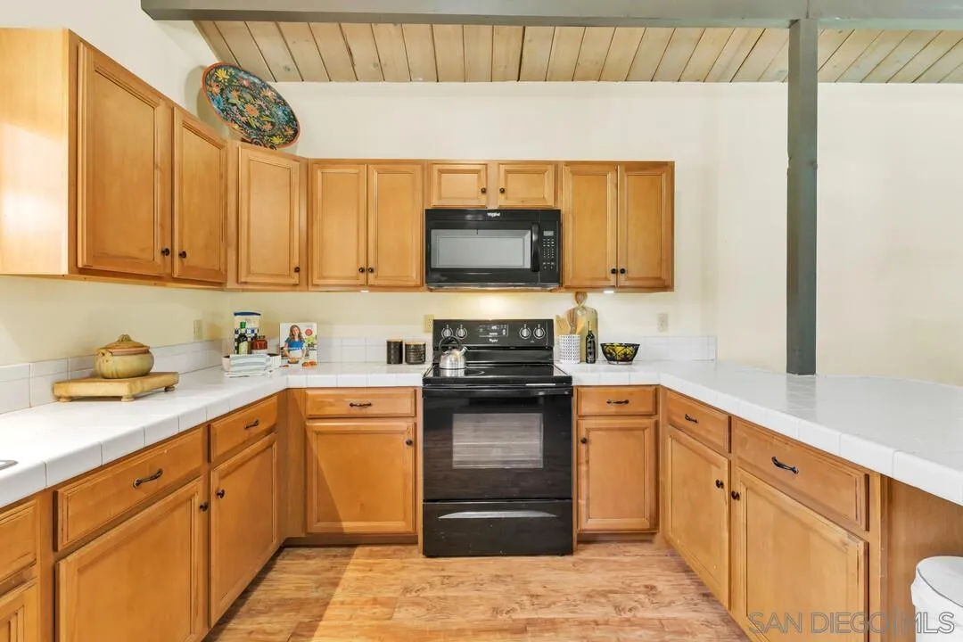 https://cdn.realtyfeed.com/cdn/127/250023200/c68fe93c2e4b820b014796c18a16f90b.webp