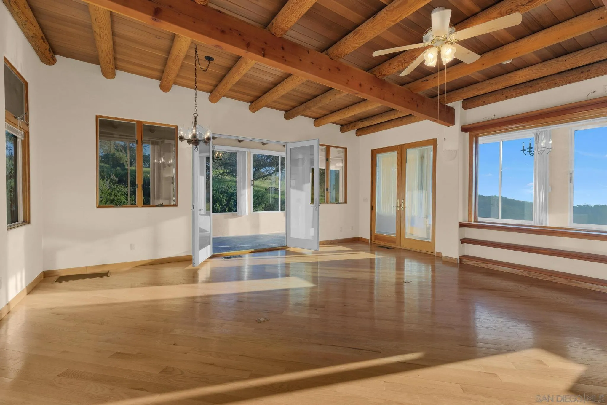 https://cdn.realtyfeed.com/cdn/127/250023205/5cbd419011cade88db3622388cd649b8.webp