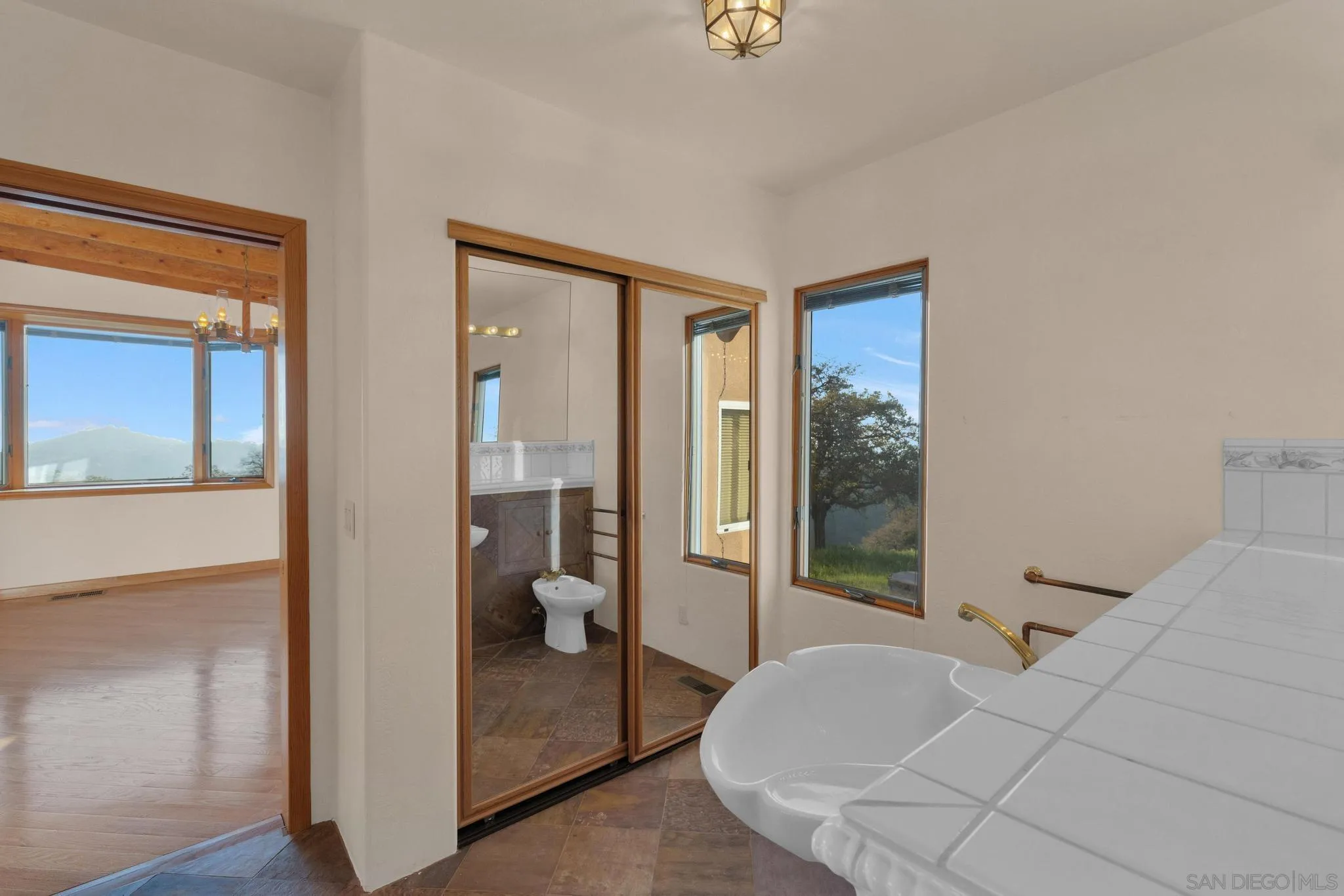 https://cdn.realtyfeed.com/cdn/127/250023205/813f8587c270ee69b986ad9153066ee1.webp