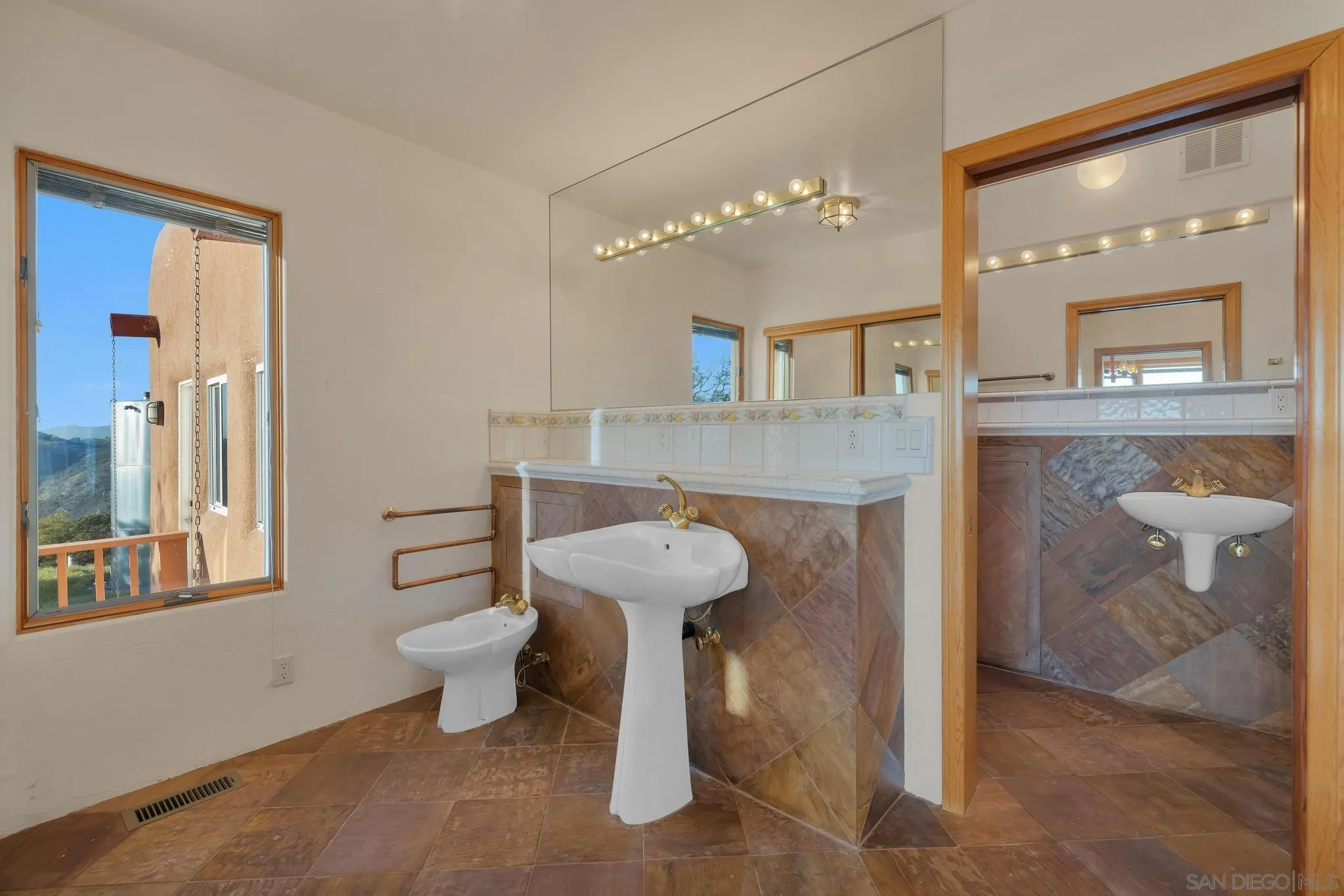 https://cdn.realtyfeed.com/cdn/127/250023205/ab9cd7bb6d09af7efbd0022de2d4d22b.webp