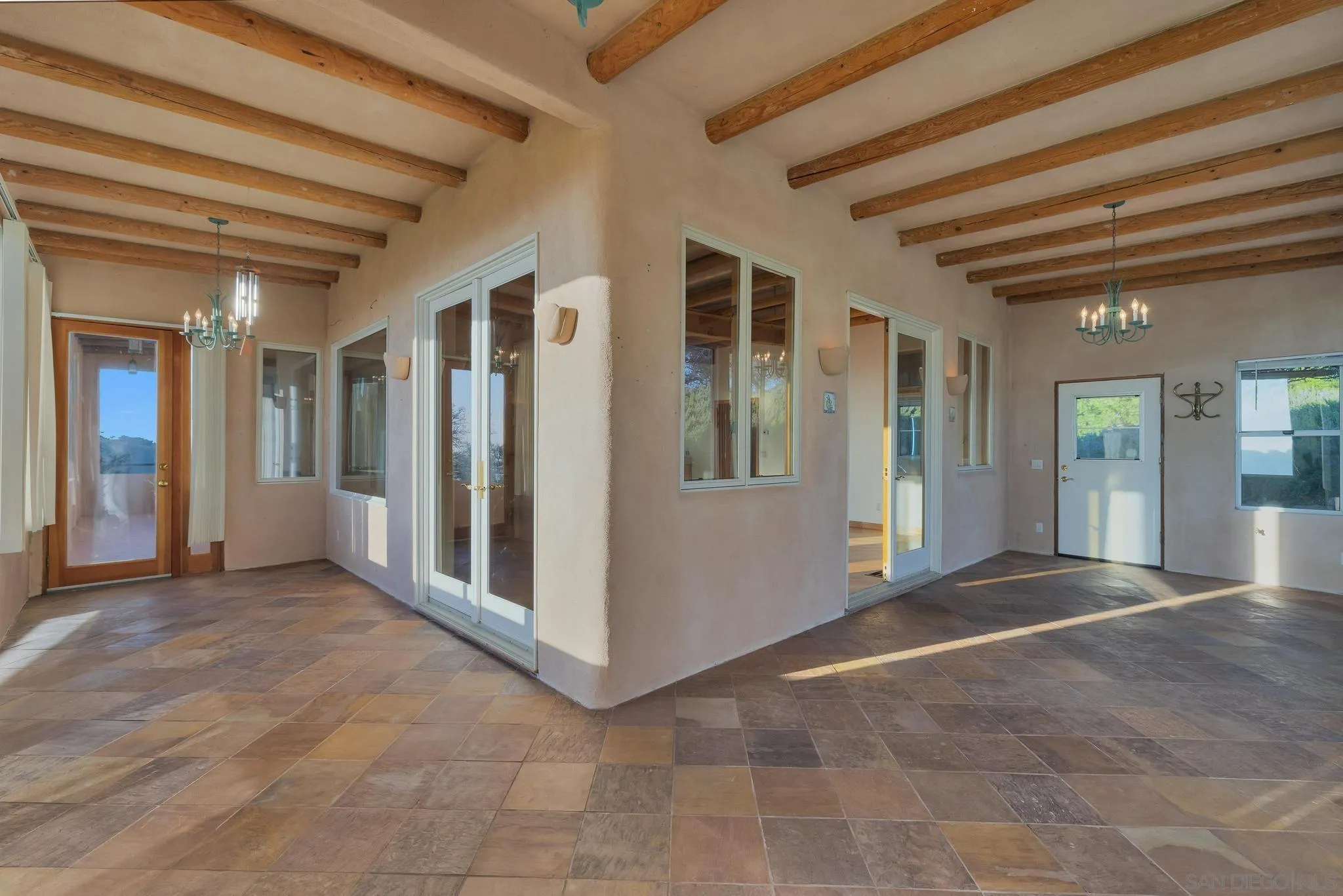 https://cdn.realtyfeed.com/cdn/127/250023205/adefead707ff023e404773dc228ee4b9.webp