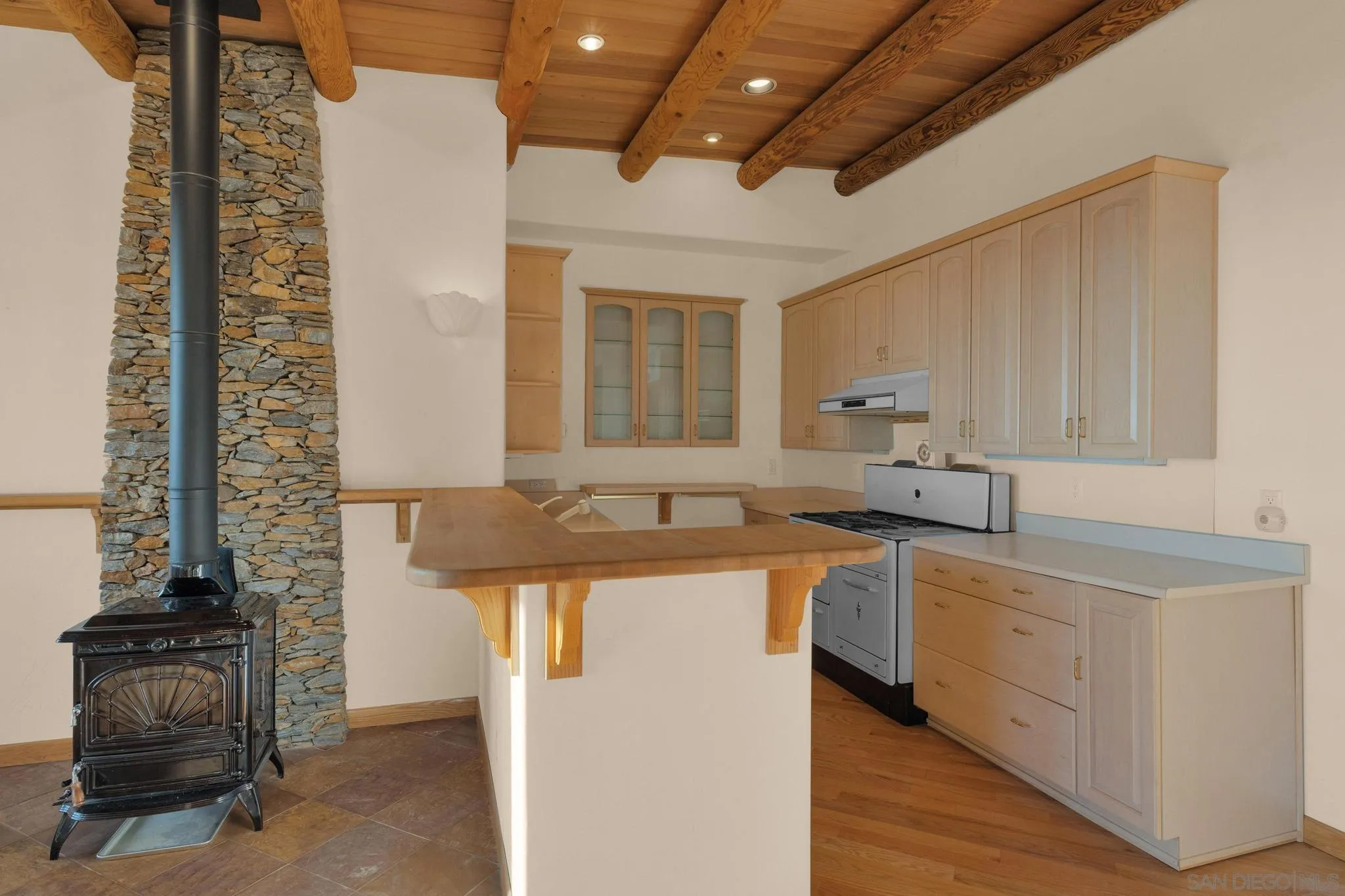 https://cdn.realtyfeed.com/cdn/127/250023205/b6d59a1c4ce92c761f6abd22fed89a80.webp