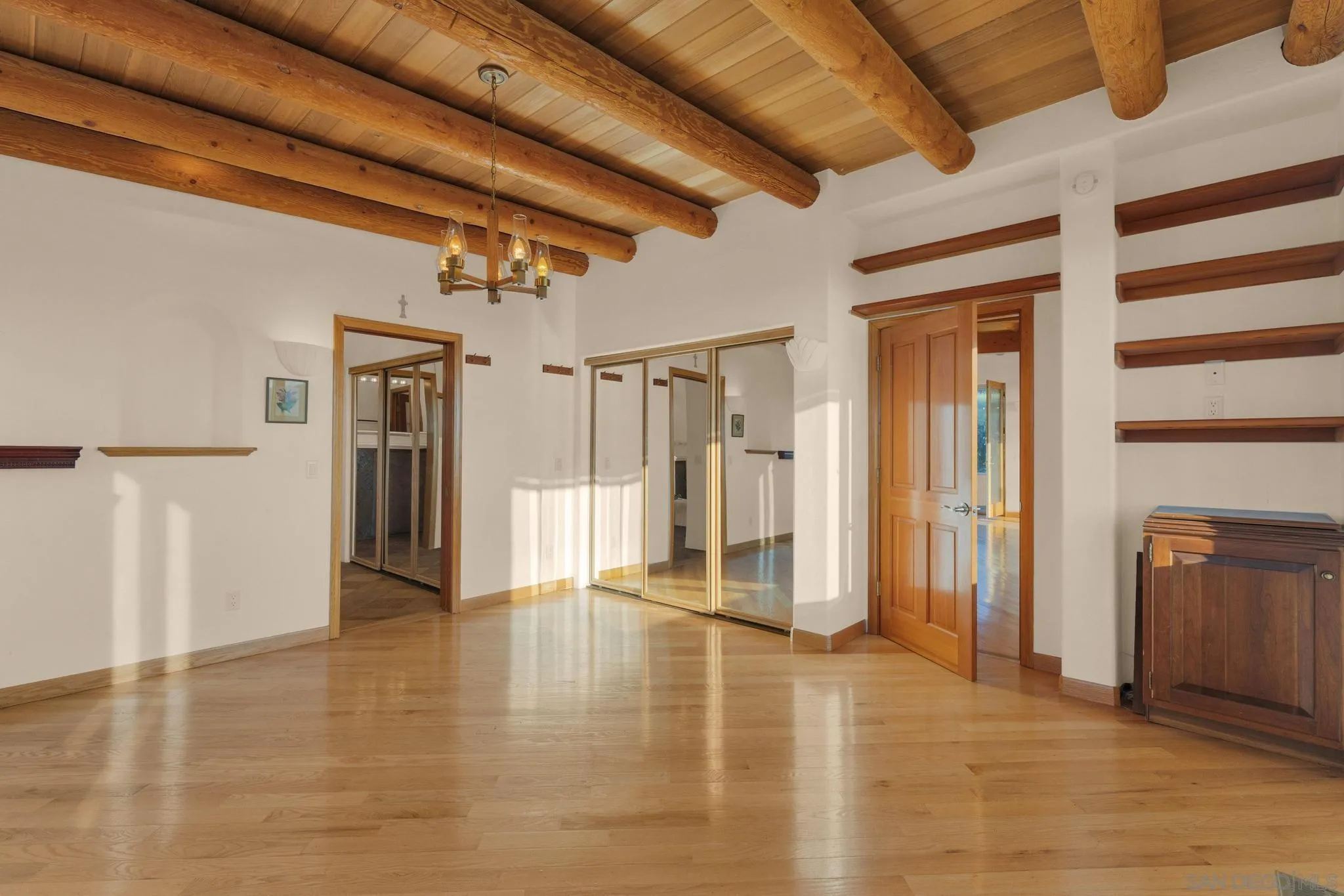 https://cdn.realtyfeed.com/cdn/127/250023205/d53b67a476ef404214d3e44f6a3485a3.webp