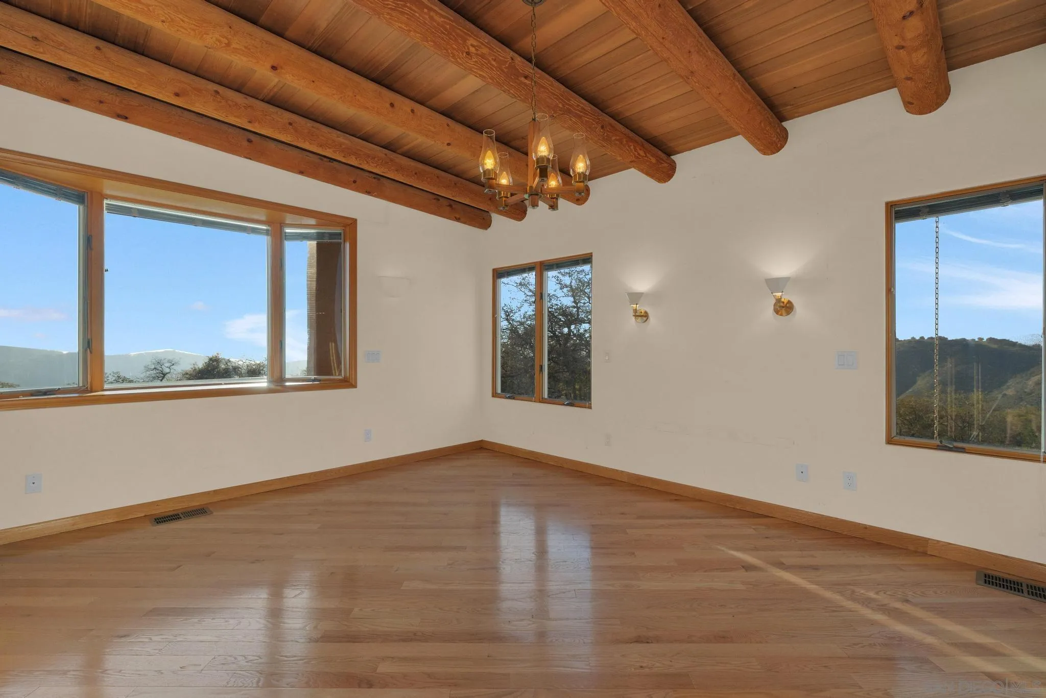 https://cdn.realtyfeed.com/cdn/127/250023205/e6a6a225c13e0d853753f7729ce8931f.webp
