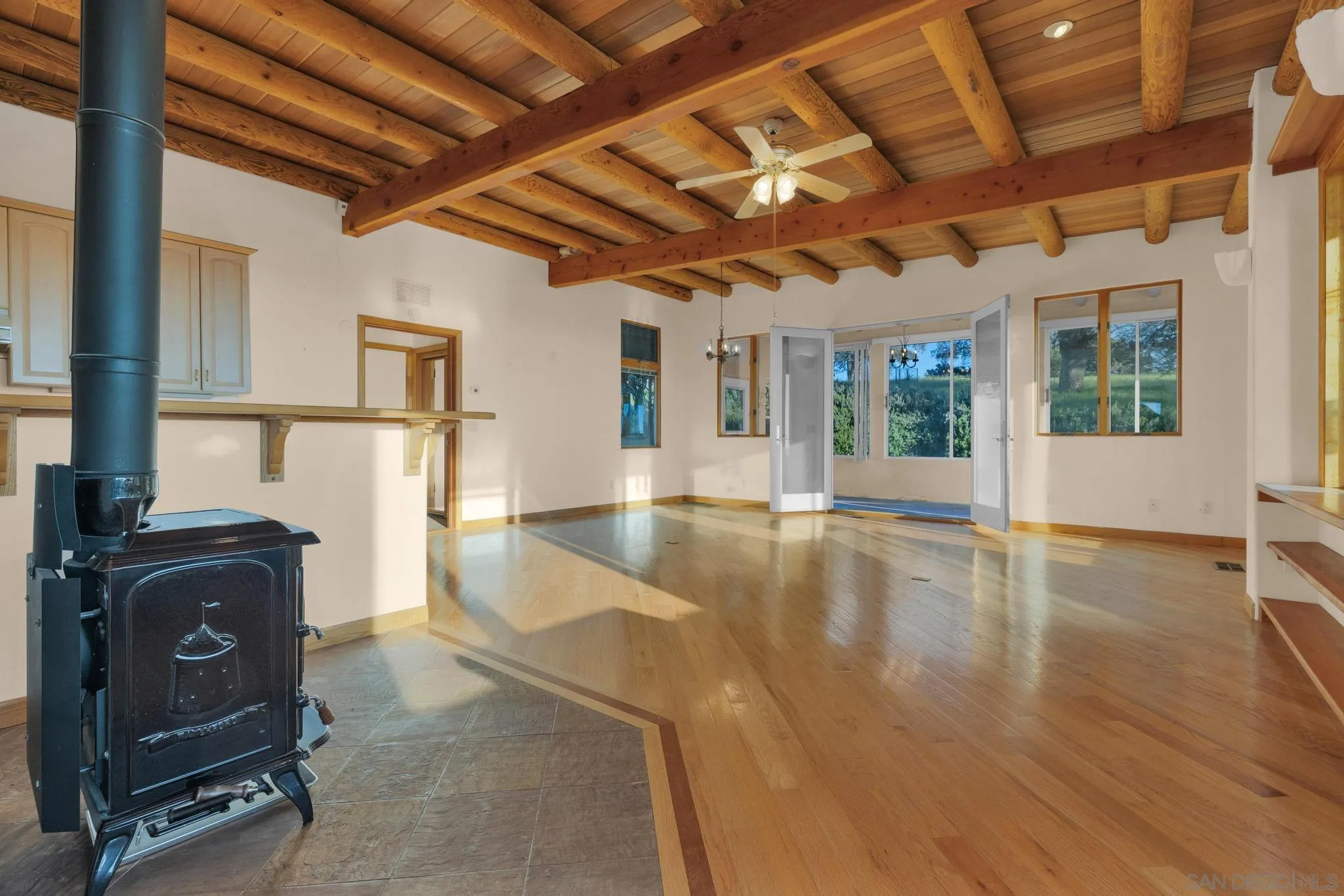 https://cdn.realtyfeed.com/cdn/127/250023205/ee97dc97a2dc3f4d207e962c95259981.webp