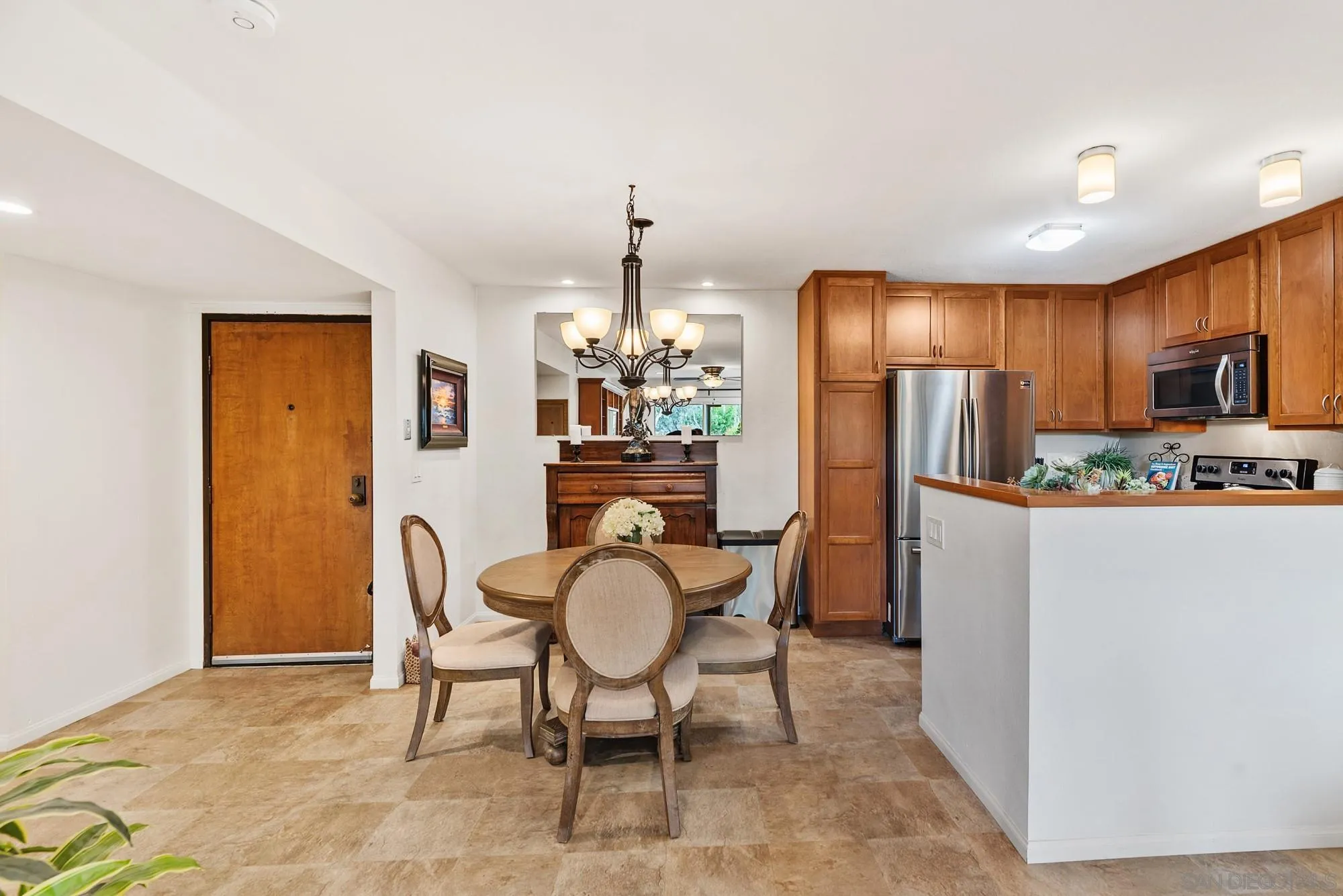 https://cdn.realtyfeed.com/cdn/127/250023218/5fc139fbb20a1693ccae5258fc172b19.webp