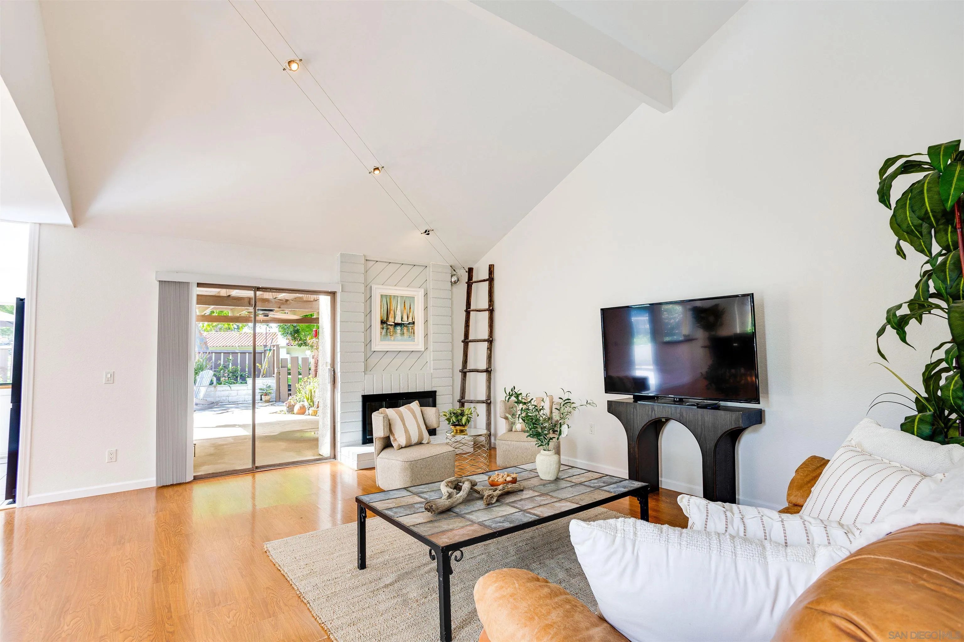 Photo #6: 250023255 Listing 