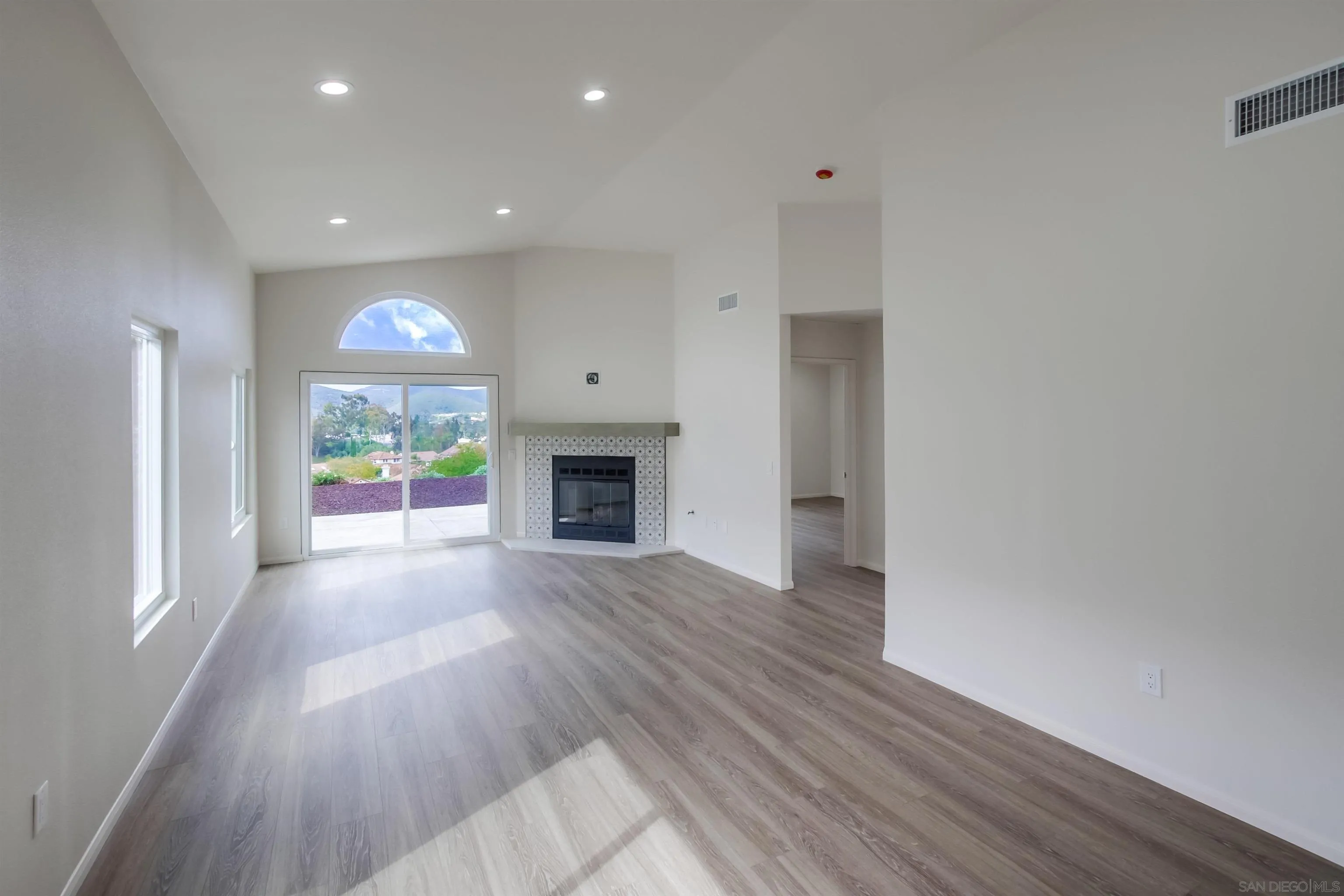 https://cdn.realtyfeed.com/cdn/127/250023281/460f2405f201bd18ef000011658558e9.webp