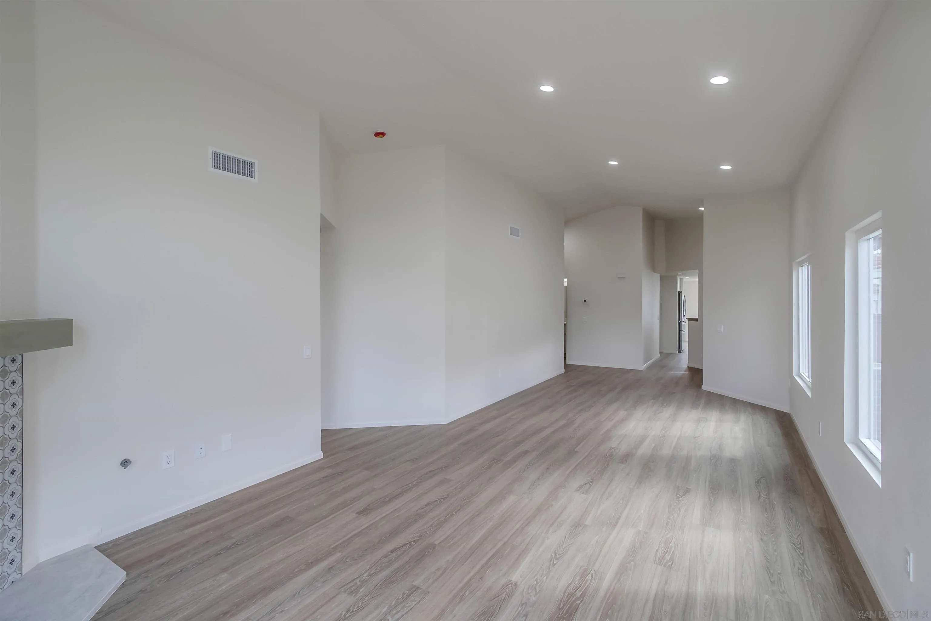 https://cdn.realtyfeed.com/cdn/127/250023281/f755b9602d8764b016948374efd21c26.webp