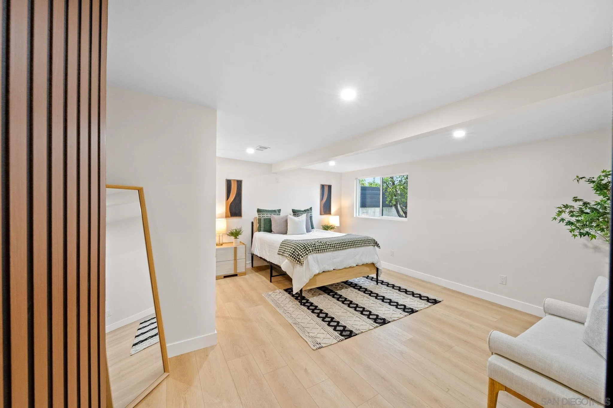 https://cdn.realtyfeed.com/cdn/127/250023282/b8e685778d7e2676ab7fc57846503040.webp
