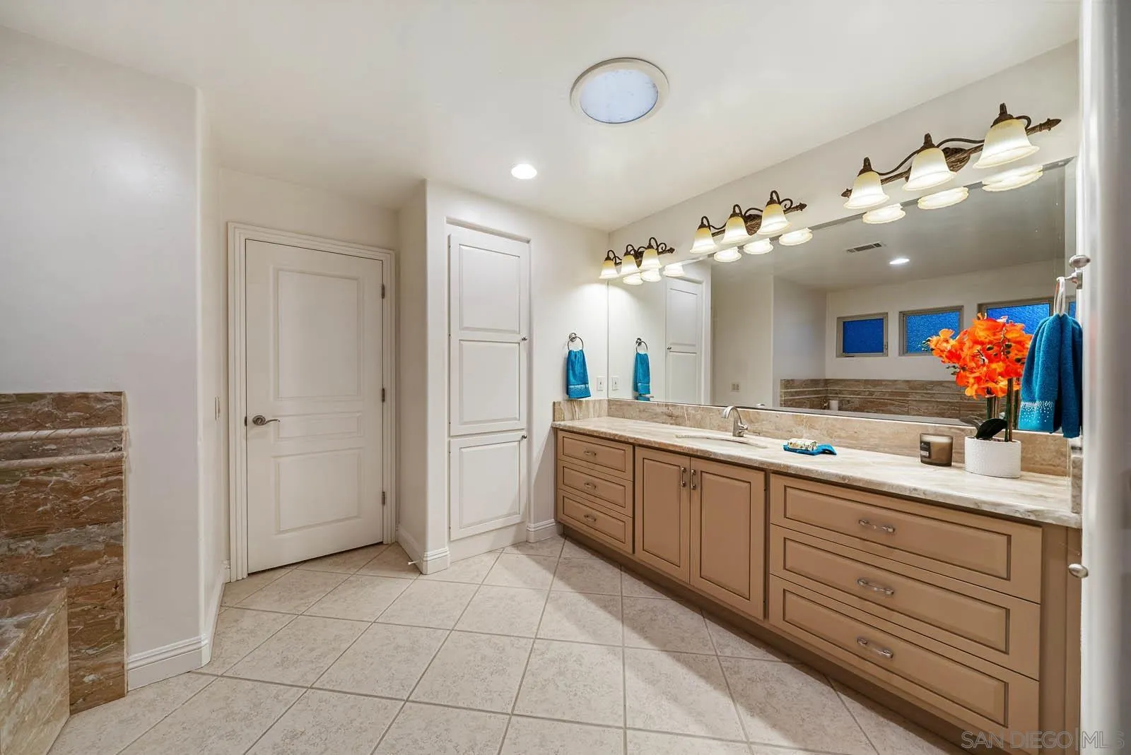 https://cdn.realtyfeed.com/cdn/127/250023371/321efea5d4046dfd323f579fad32f32d.webp