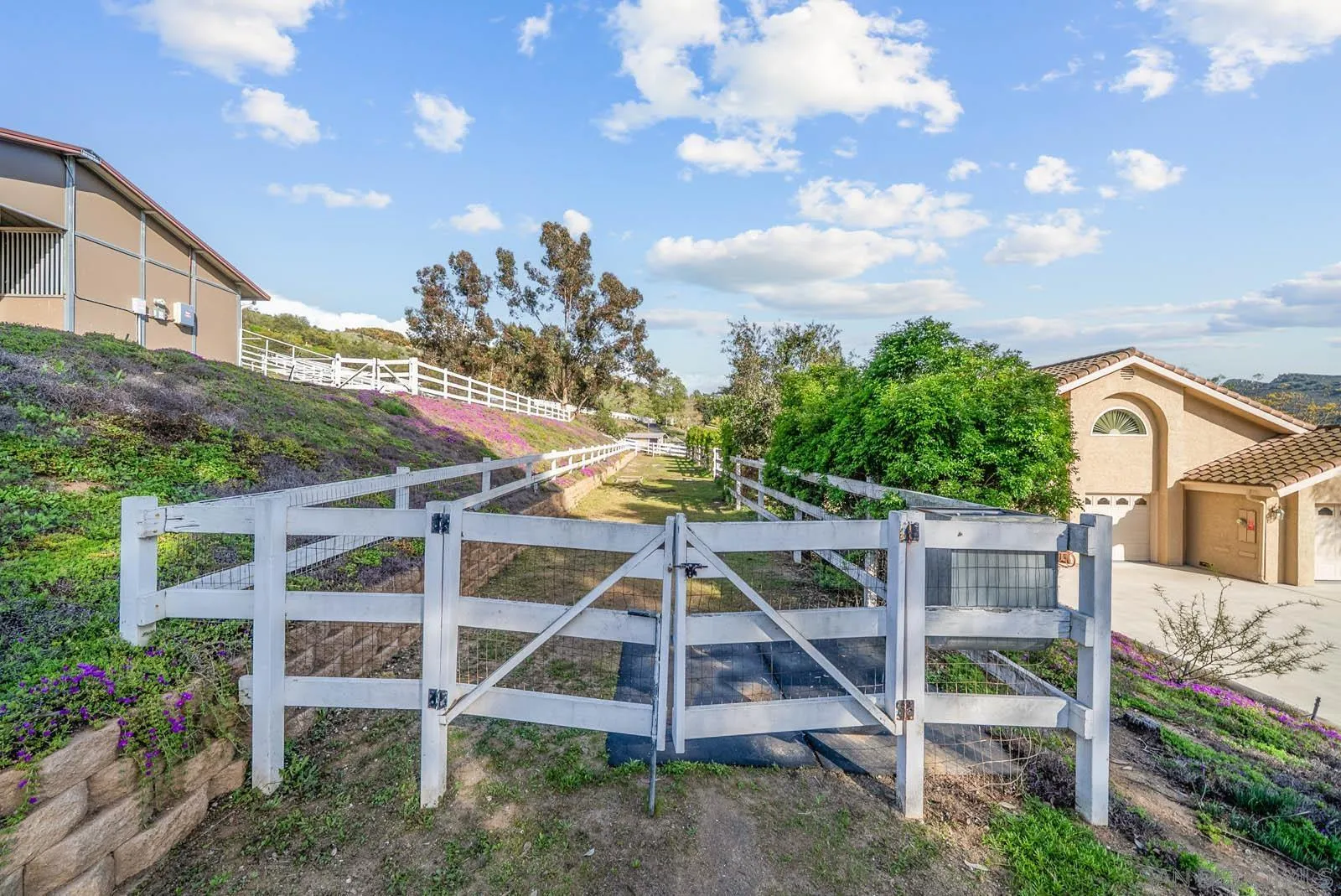 https://cdn.realtyfeed.com/cdn/127/250023371/33f2a7dd6e893cfecdd0fdefebd411e4.webp