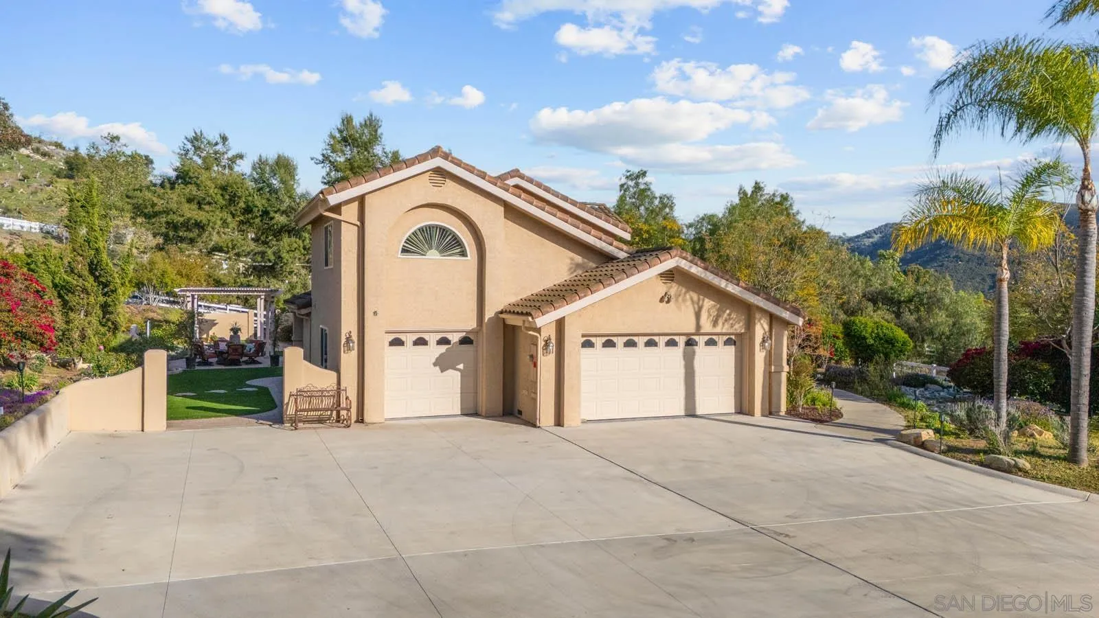 https://cdn.realtyfeed.com/cdn/127/250023371/5ef3fe8e607789f27bef6b600a5a4692.webp