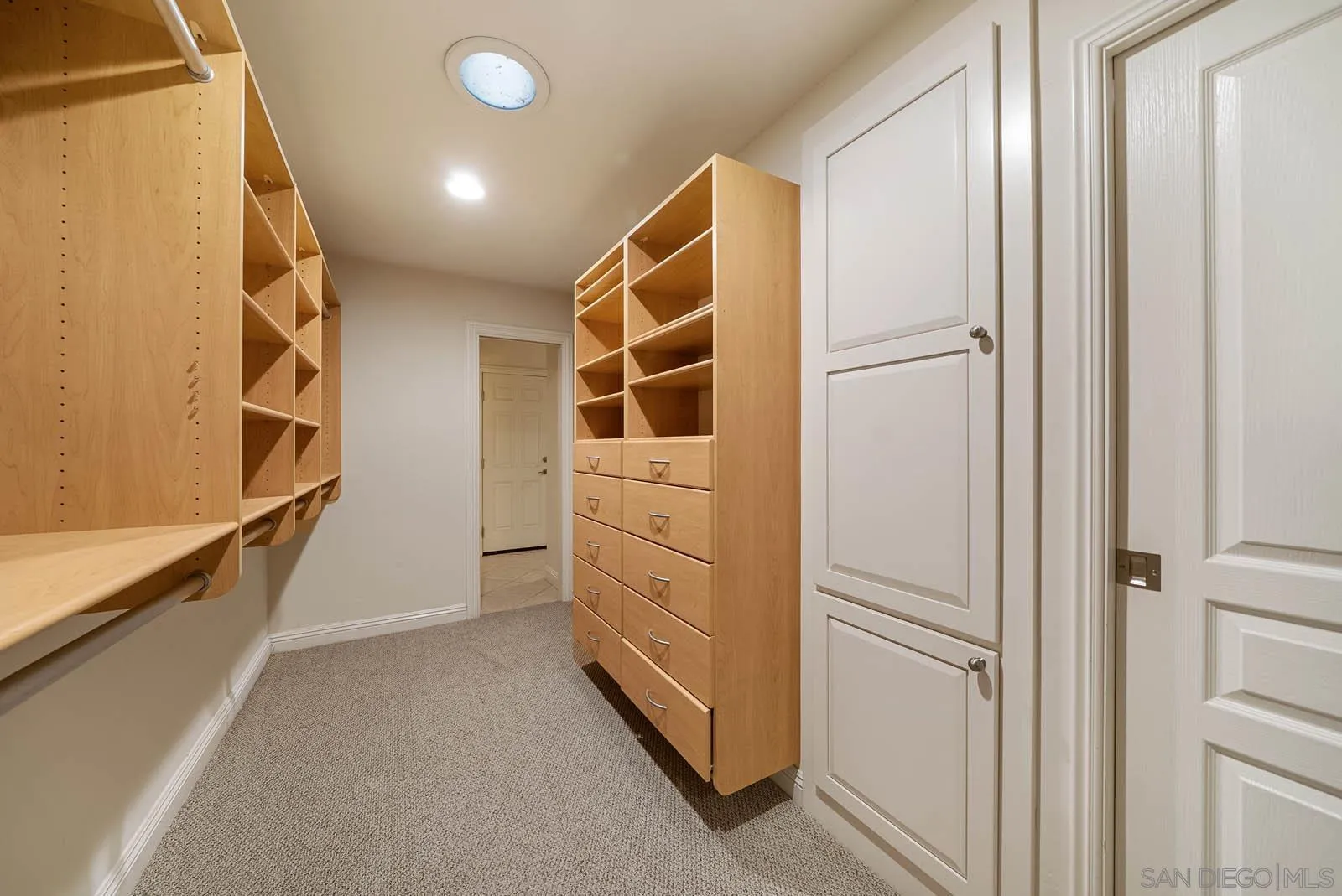 https://cdn.realtyfeed.com/cdn/127/250023371/9cbf30774bd4d3c9802e1e165f3560d0.webp