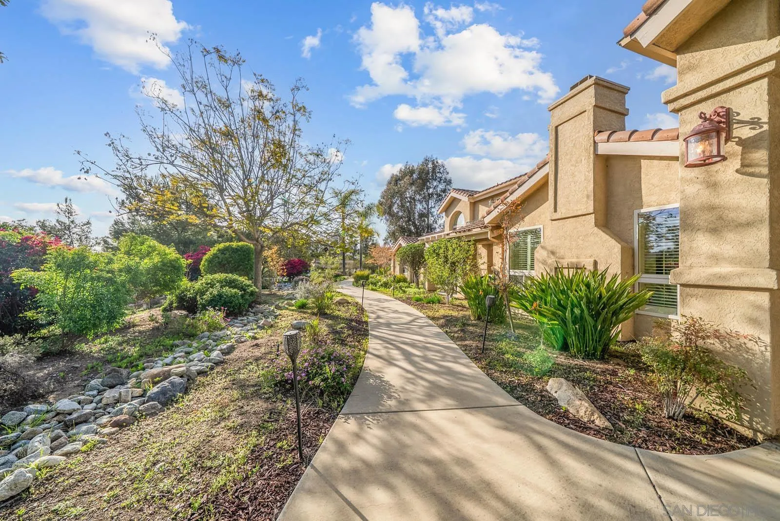 https://cdn.realtyfeed.com/cdn/127/250023371/a496875adc514d0aaf78543d5b7c96e6.webp