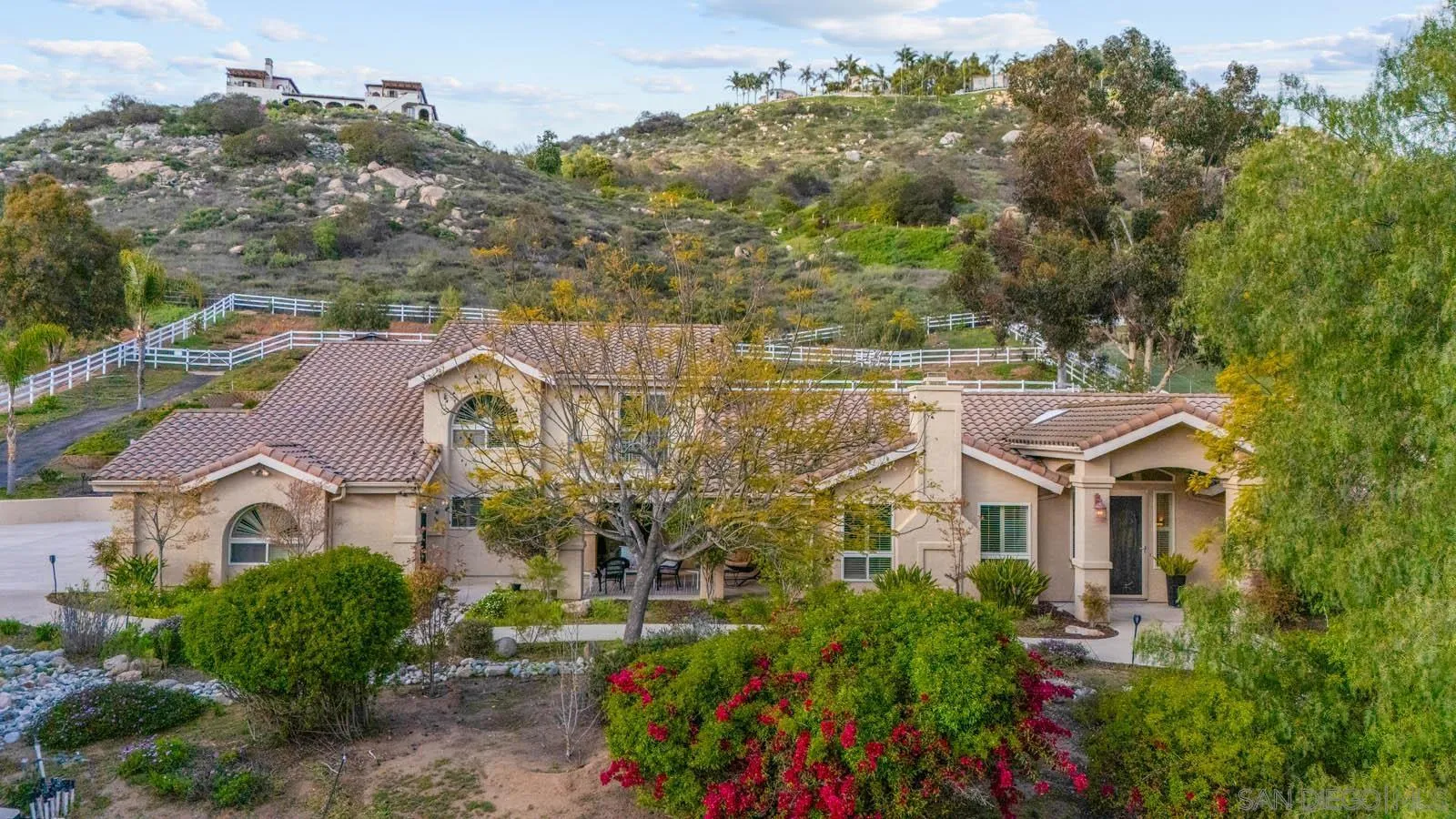 https://cdn.realtyfeed.com/cdn/127/250023371/f0df93b3389f3d088ec24cbd58c803c1.webp