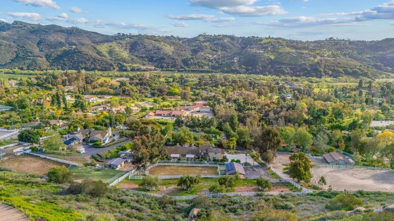 https://cdn.realtyfeed.com/cdn/127/250023371/fc0582d38fcfdacb611a440be9158e18.webp