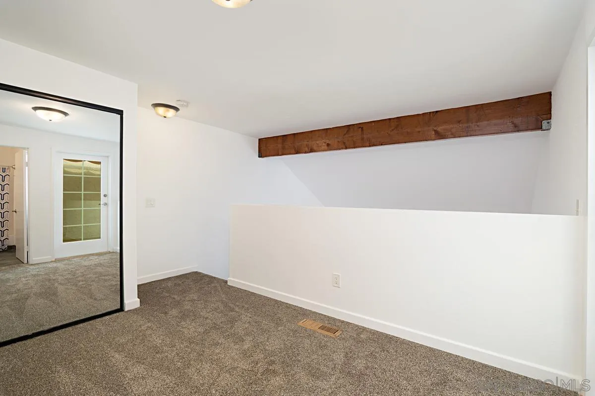 https://cdn.realtyfeed.com/cdn/127/250023386/632b7b520e82c24bbea4fea79517697b.webp