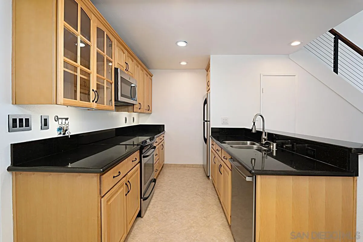 Photo #2: 250023386 Listing 