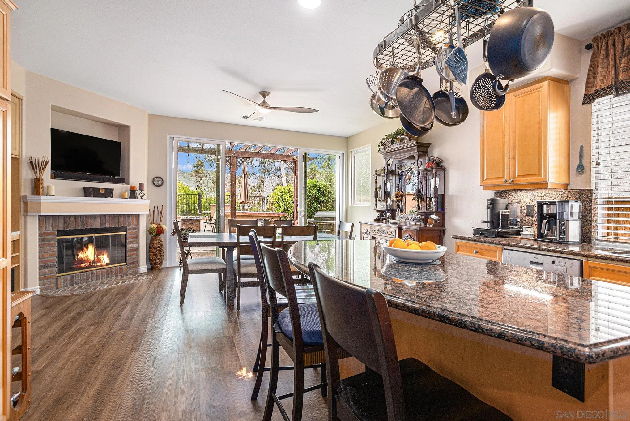 https://cdn.realtyfeed.com/cdn/127/250023423/c61c4d12895d12b1b361fe56f02d74de.webp