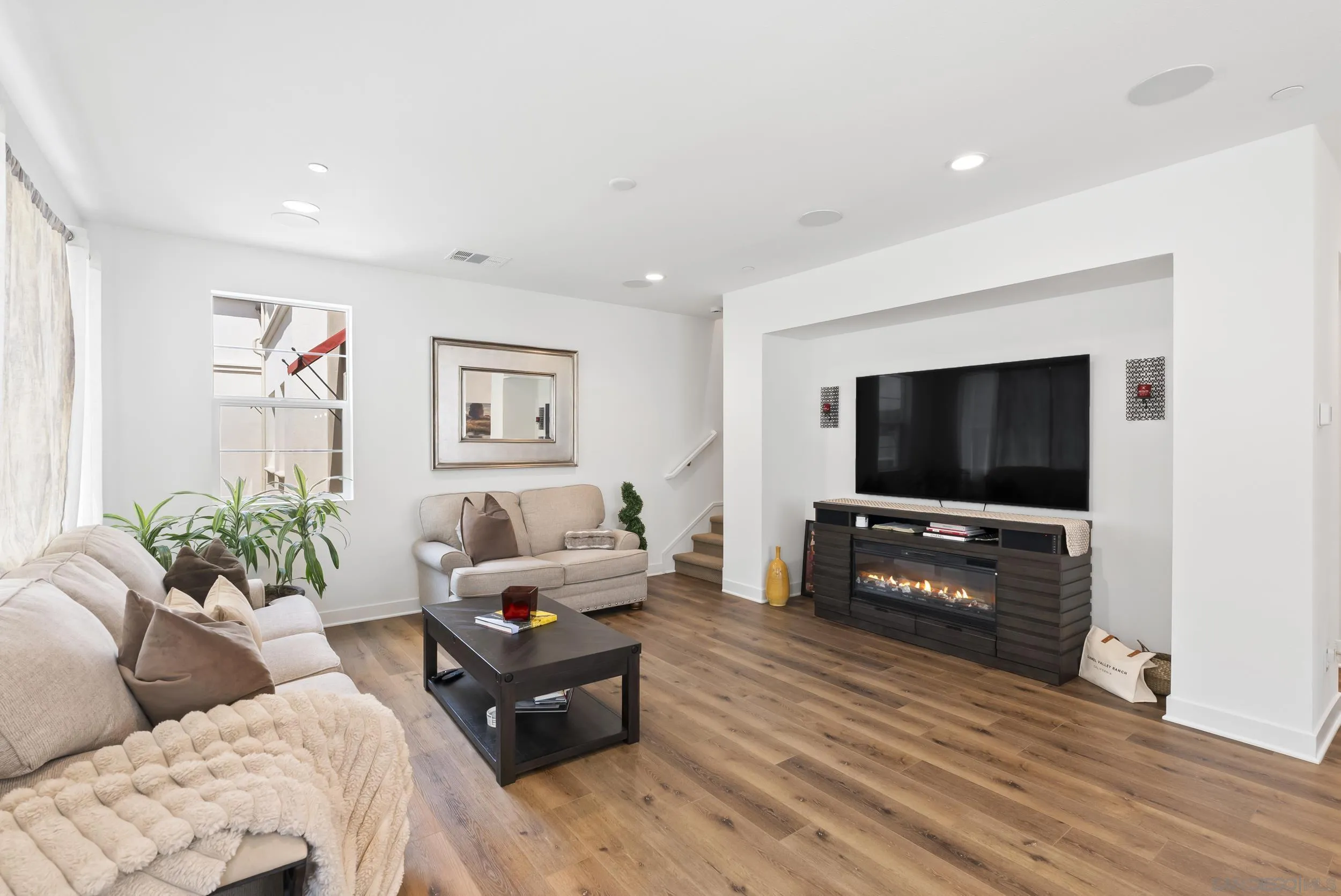 Photo #3: 250023441 Listing 