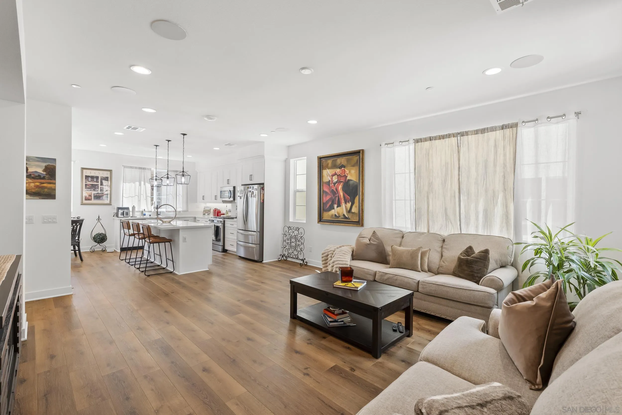 Photo #2: 250023441 Listing 