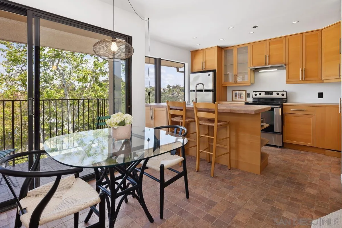 Photo #2: 250023504 Listing 