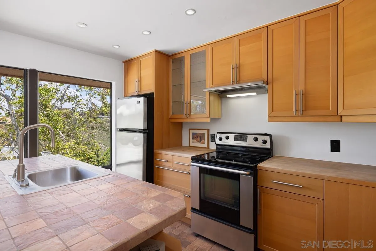 Photo #6: 250023504 Listing 