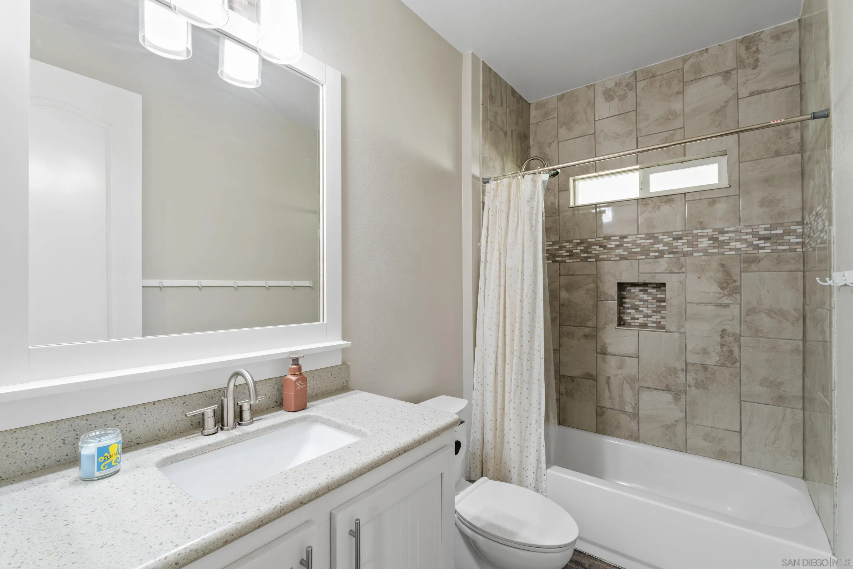 https://cdn.realtyfeed.com/cdn/127/250023550/59d792f99c99ad89fe93cc42a9e919c9.webp