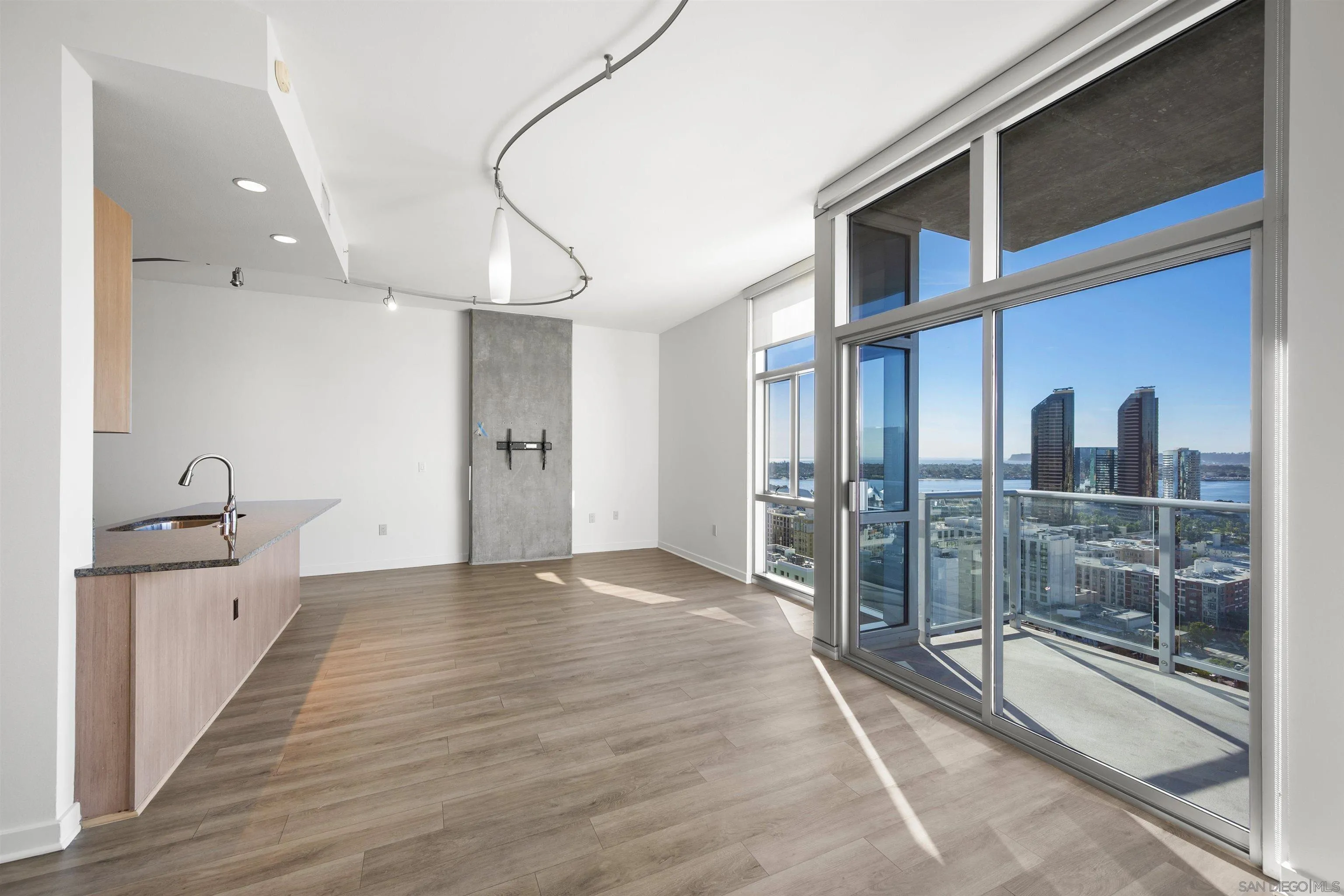 Photo #2: 250023552 Listing 