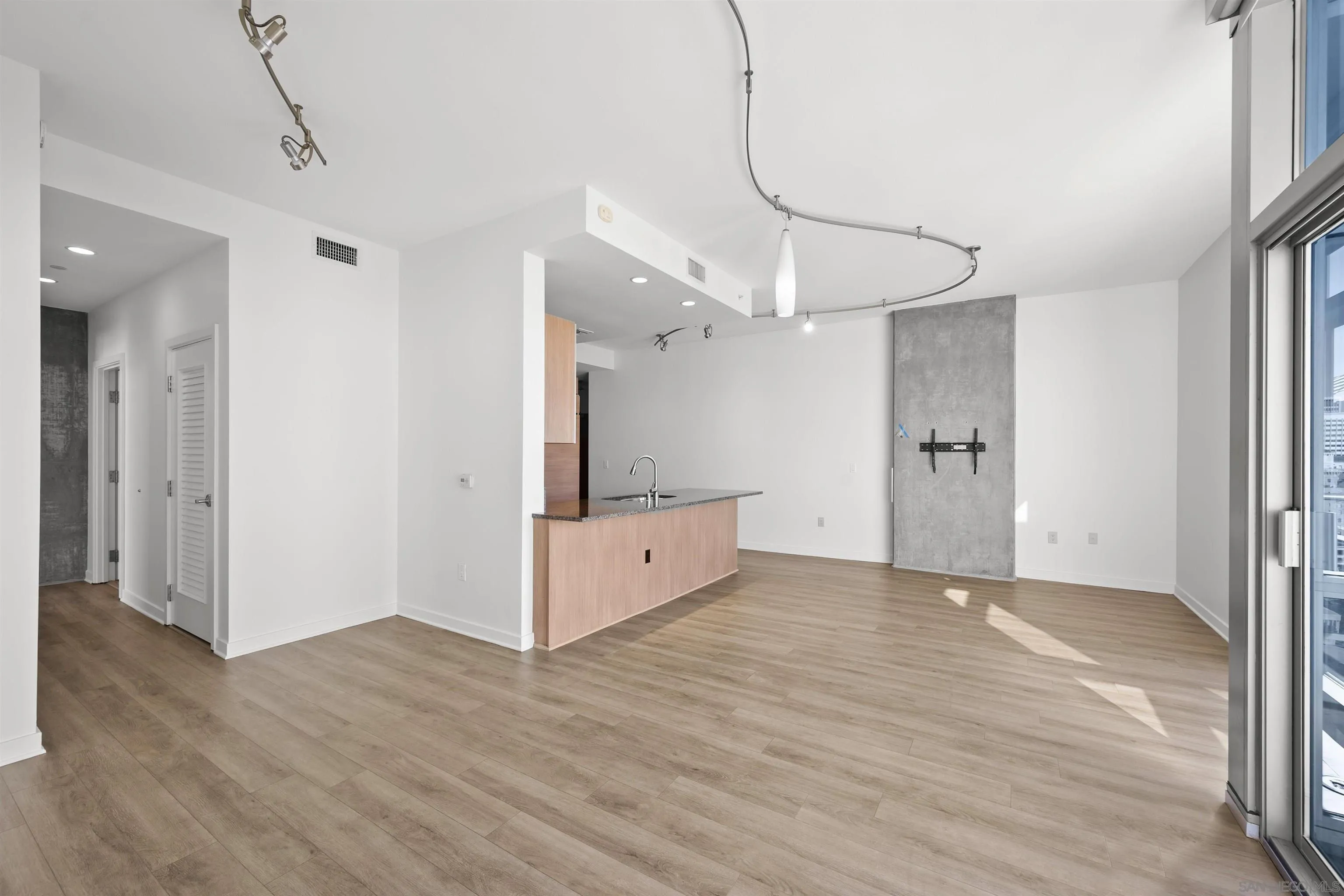 Photo #6: 250023552 Listing 