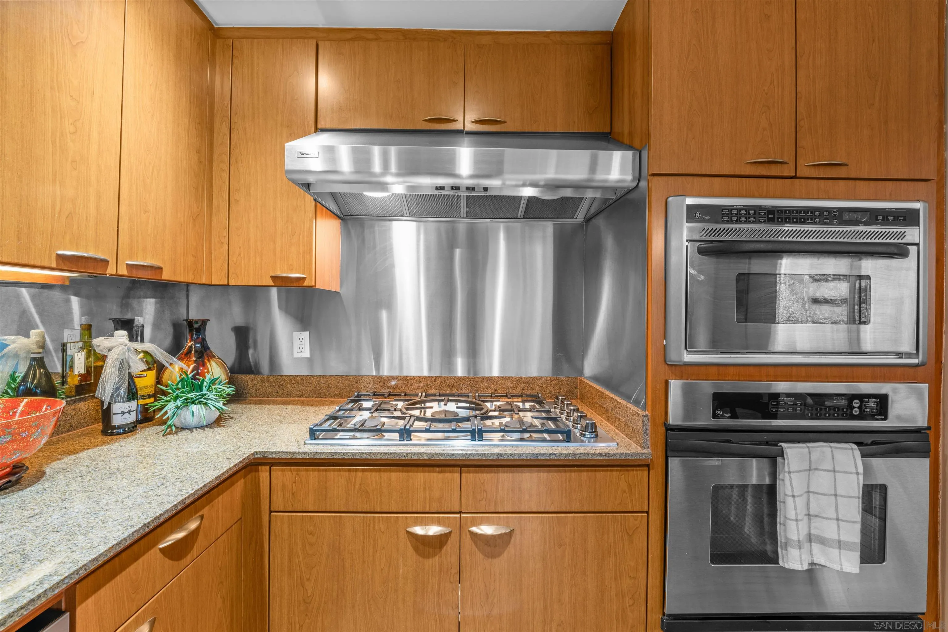 Photo #8: 250023623 Listing: Photo #8