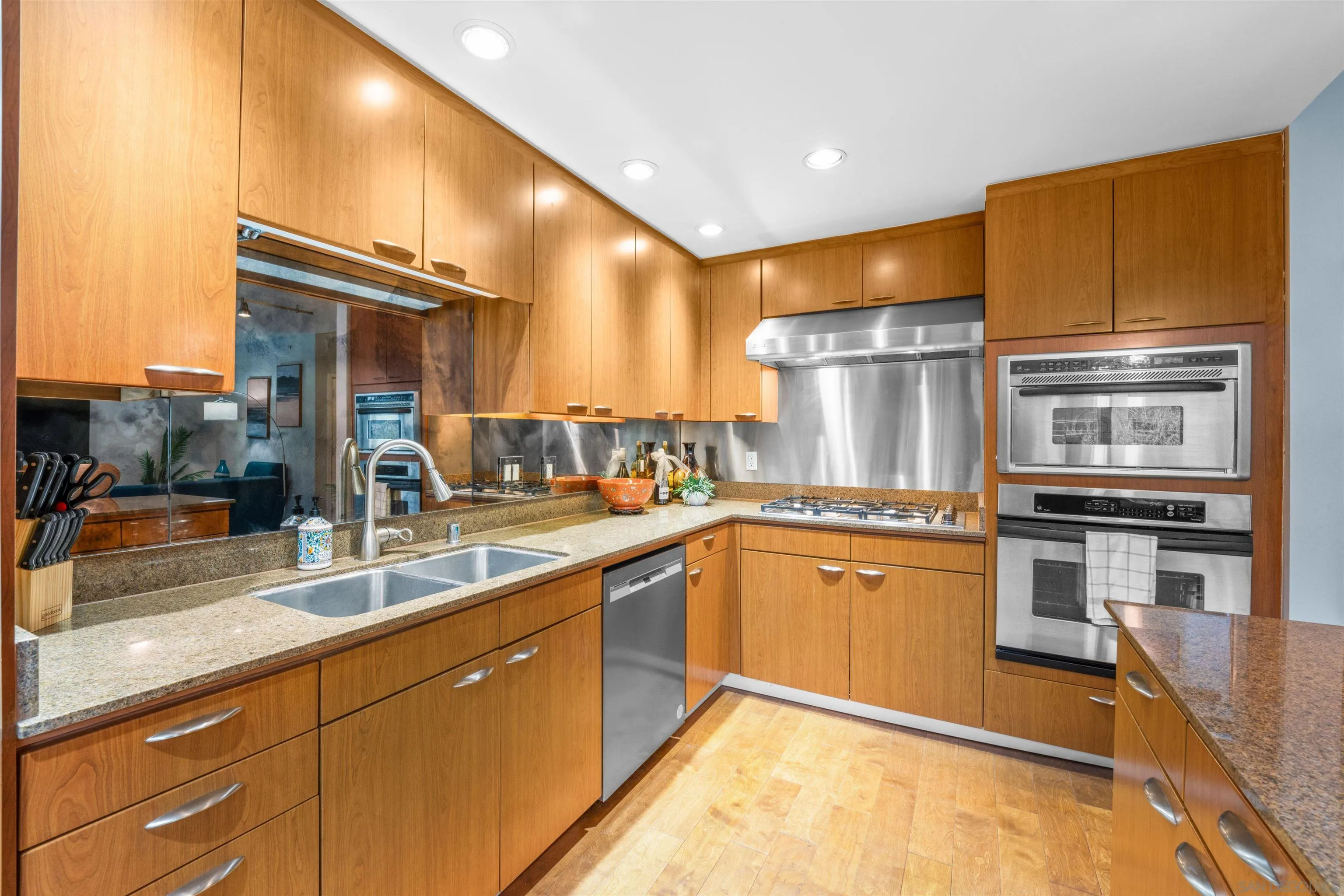 Photo #6: 250023623 Listing 