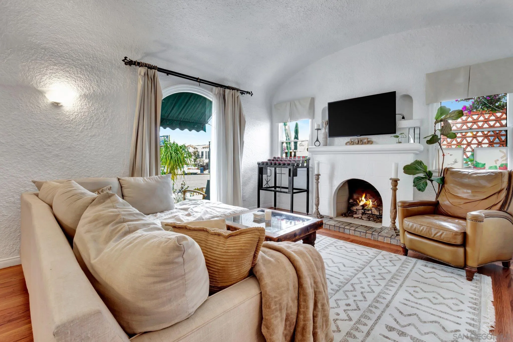 https://cdn.realtyfeed.com/cdn/127/250023690/a7024fdecdddba0247f05de67b679635.webp