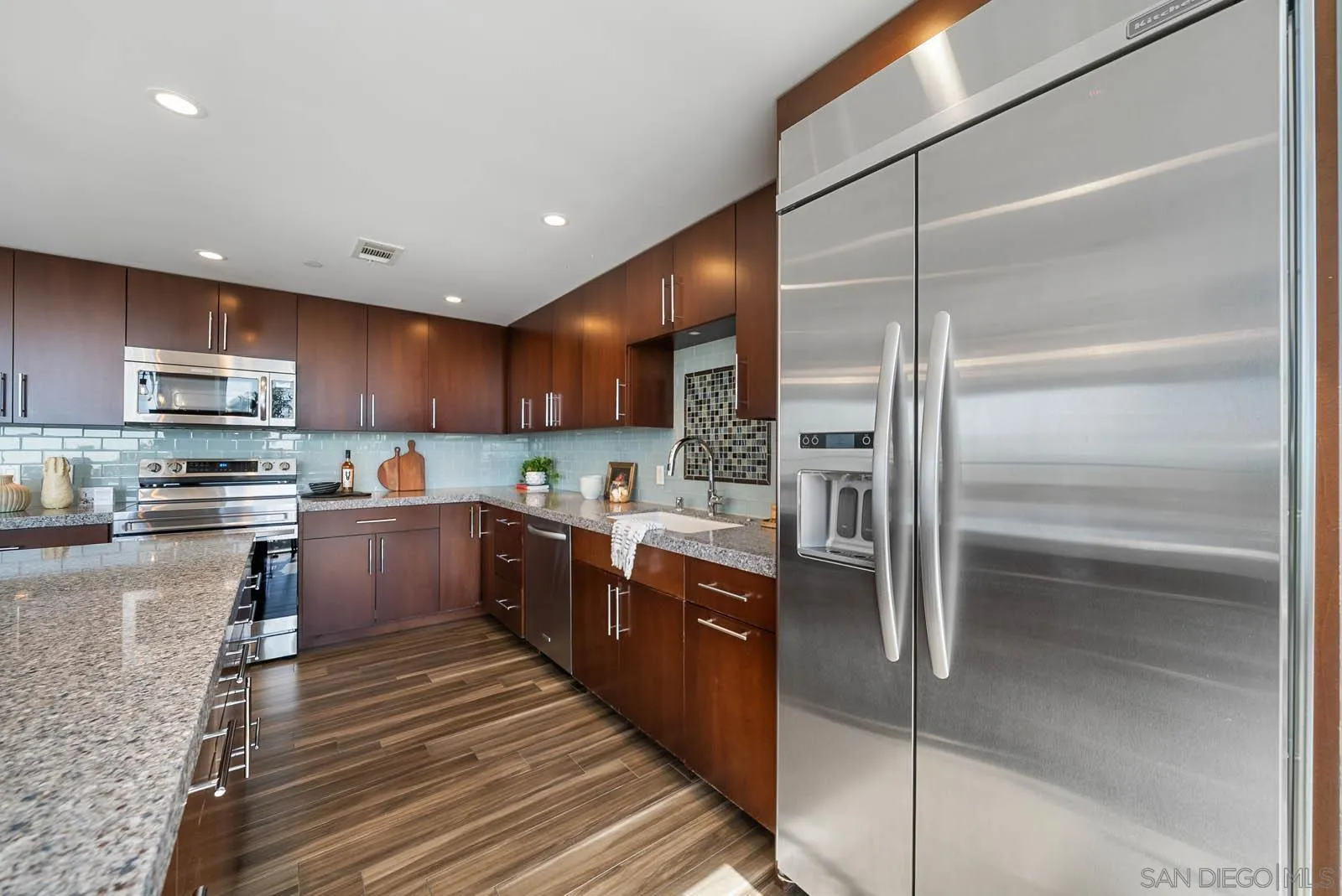https://cdn.realtyfeed.com/cdn/127/250023710/00ca52f7fbb313505a50fca42d923ad4.webp