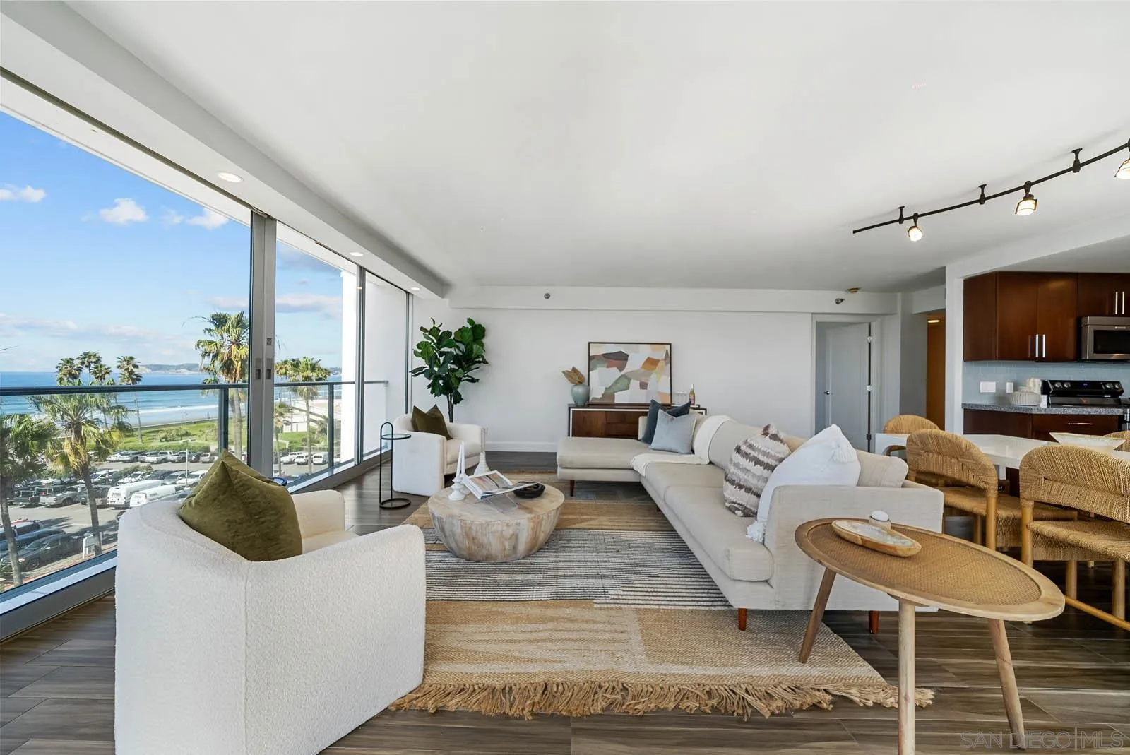 https://cdn.realtyfeed.com/cdn/127/250023710/262f22220c0117b55bcdcea842d78108.webp