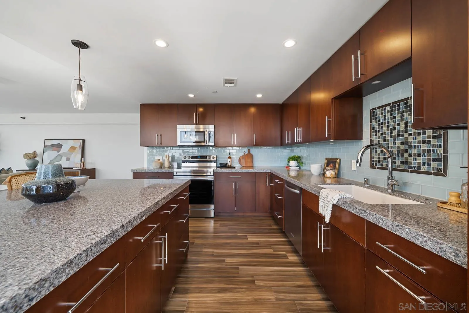 https://cdn.realtyfeed.com/cdn/127/250023710/e43a7ffe7e4b7fbc5d4678a2f9f869b2.webp