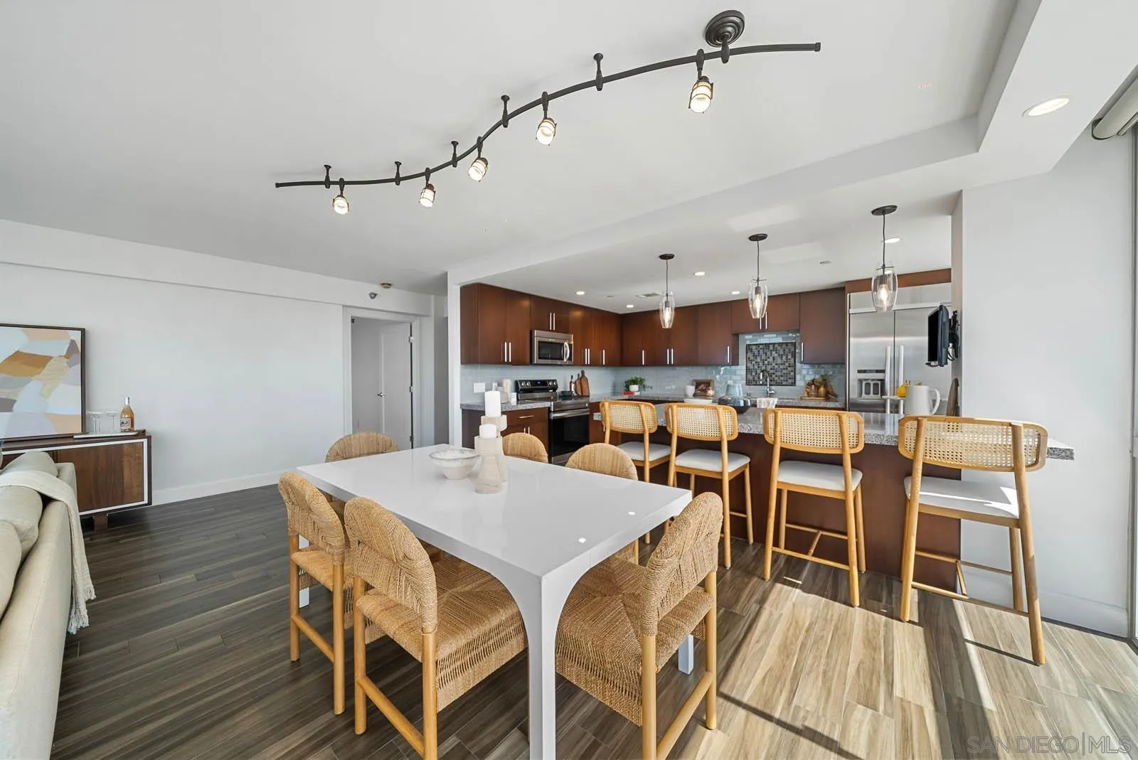 https://cdn.realtyfeed.com/cdn/127/250023710/eb51b0bda33c266da4b8b513a461df2d.webp