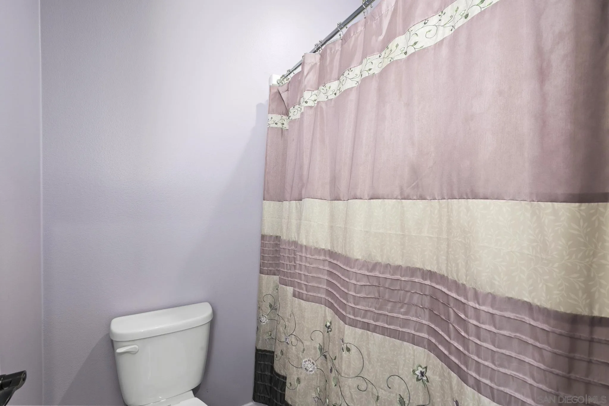 https://cdn.realtyfeed.com/cdn/127/250023722/1061e41ee0bee5ee62bf1b2f94d695d5.webp
