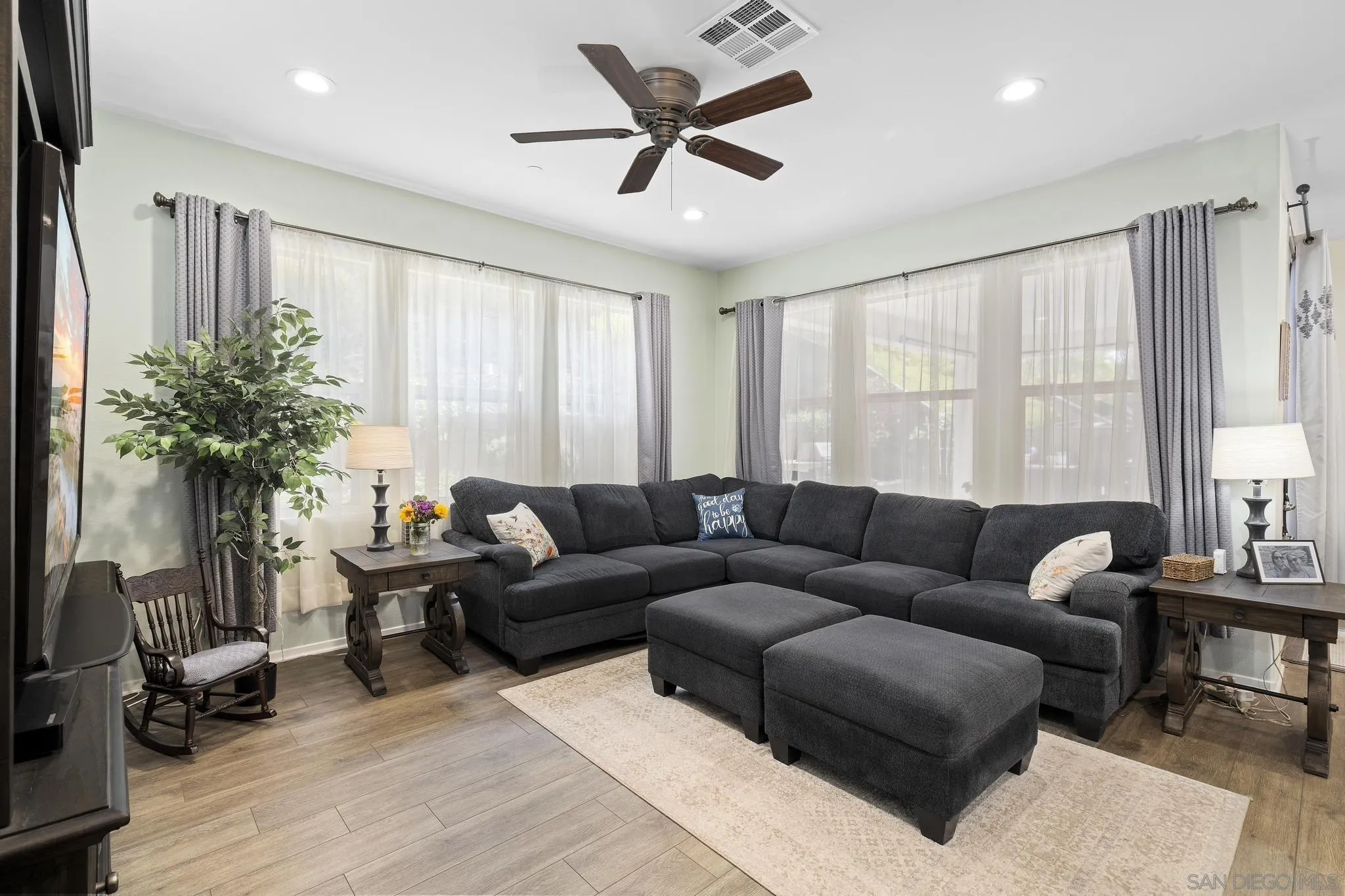 https://cdn.realtyfeed.com/cdn/127/250023722/d00f65ab4e894458fbe8be99b7375a4f.webp