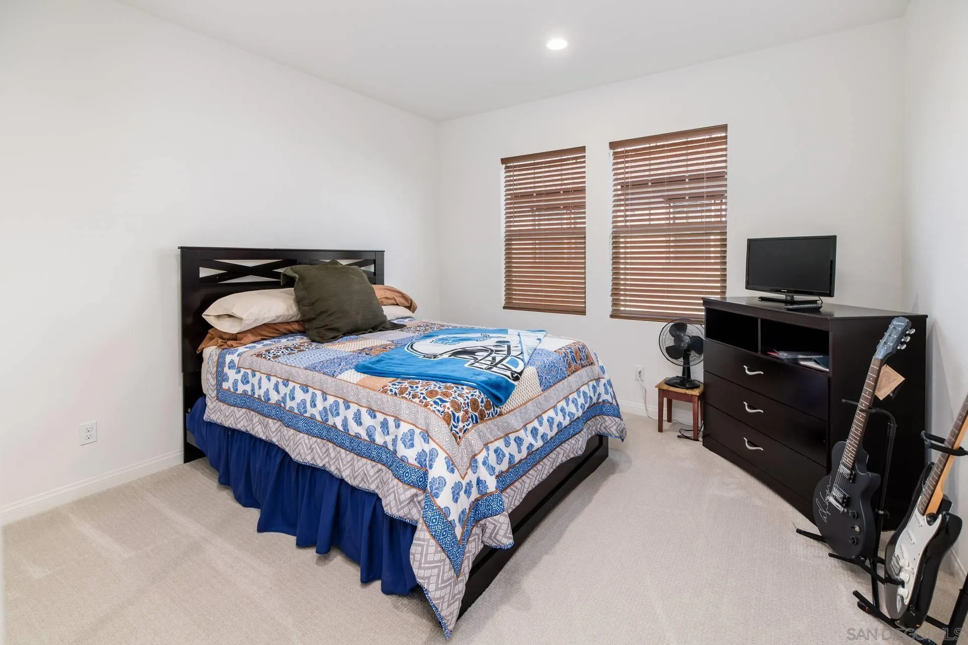 https://cdn.realtyfeed.com/cdn/127/250023731/9edfe96f4f2e234f801fc44d191a50b1.webp