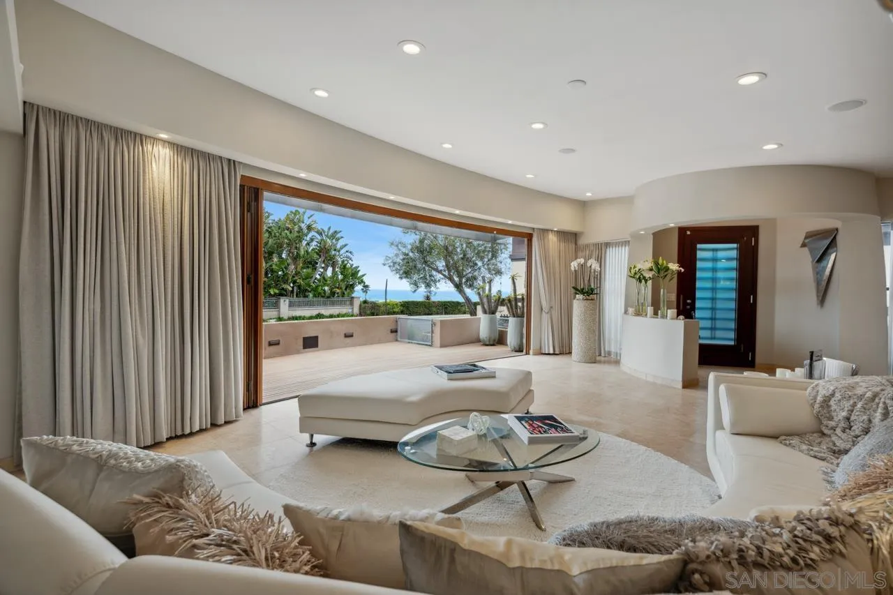 https://cdn.realtyfeed.com/cdn/127/250023737/9f63296b6b064a5d2e6e0d7b1ca304b5.webp