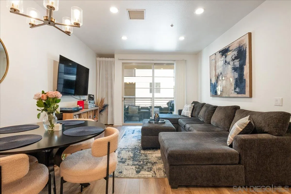 Photo #2: 250023764 Listing 