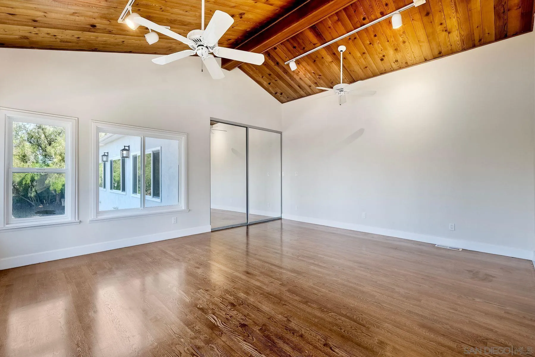 https://cdn.realtyfeed.com/cdn/127/250023863/210549eb47f684628c331c8641058fb2.webp