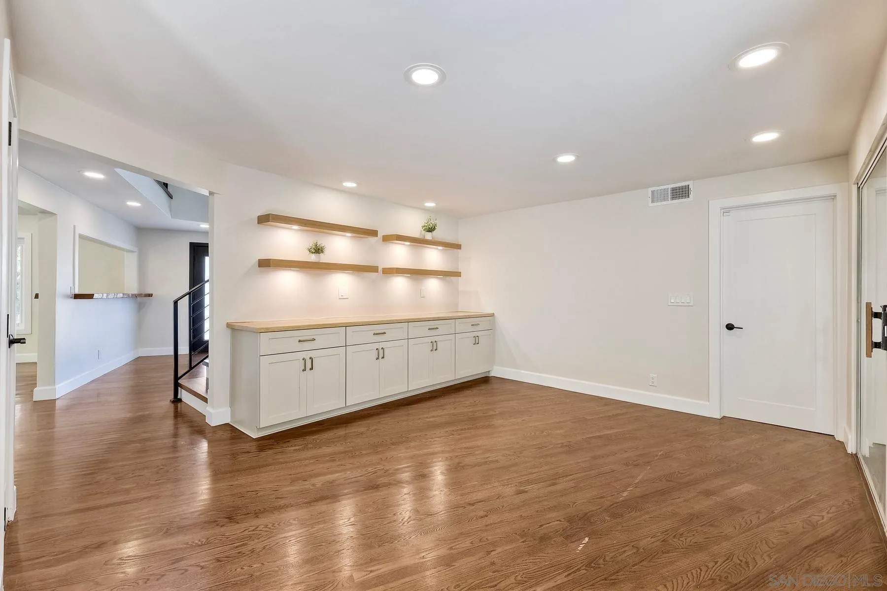 https://cdn.realtyfeed.com/cdn/127/250023863/5890329e28c9c1af80ea5d53636aba2d.webp