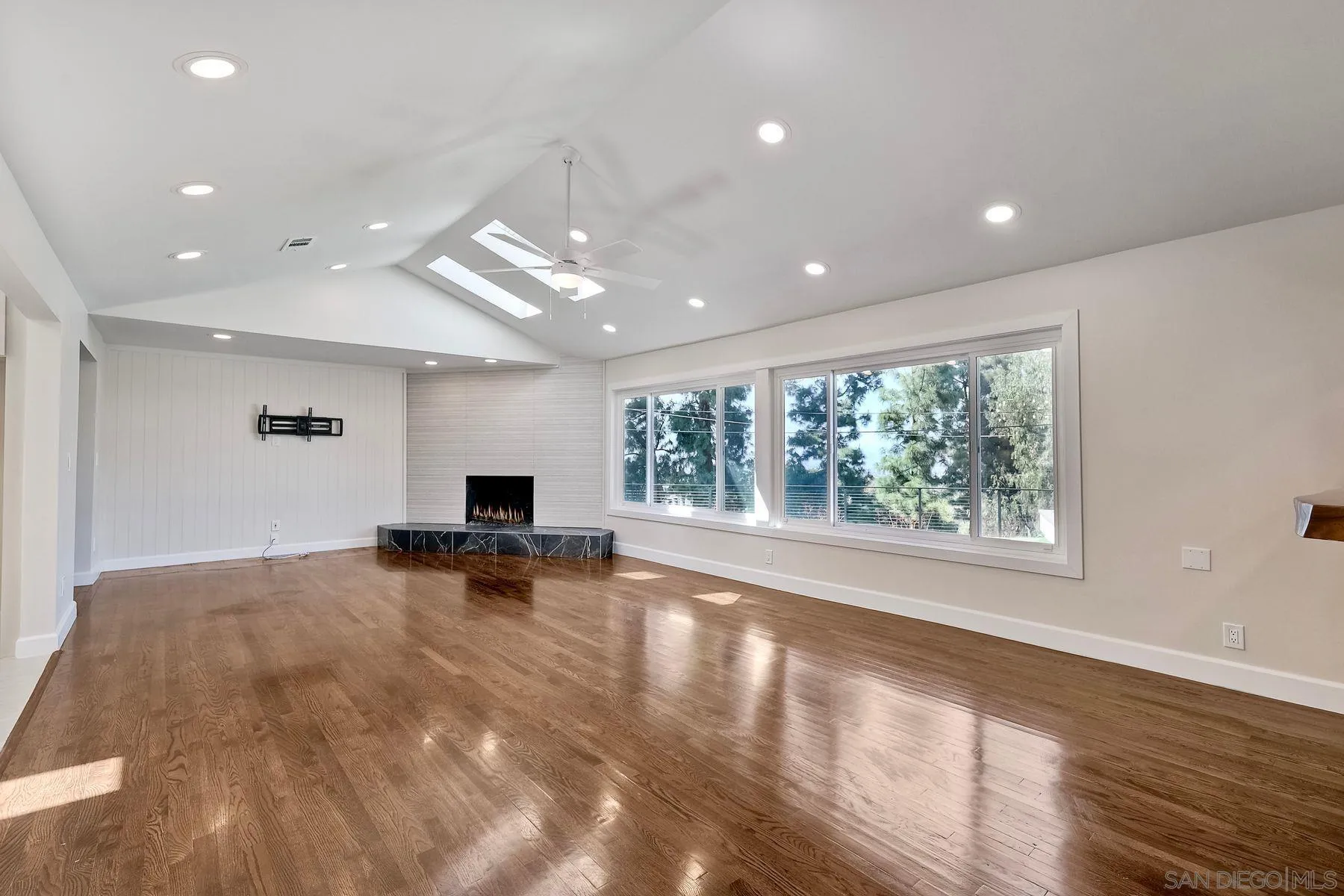 https://cdn.realtyfeed.com/cdn/127/250023863/9806c619c1d44b34cf9e6cebefe7ee64.webp