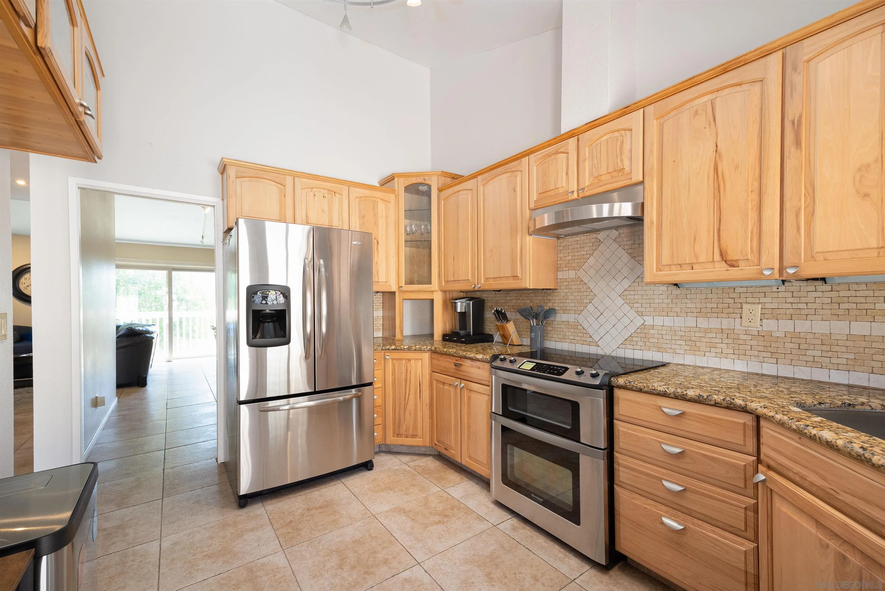 Photo #2: 250023908 Listing 